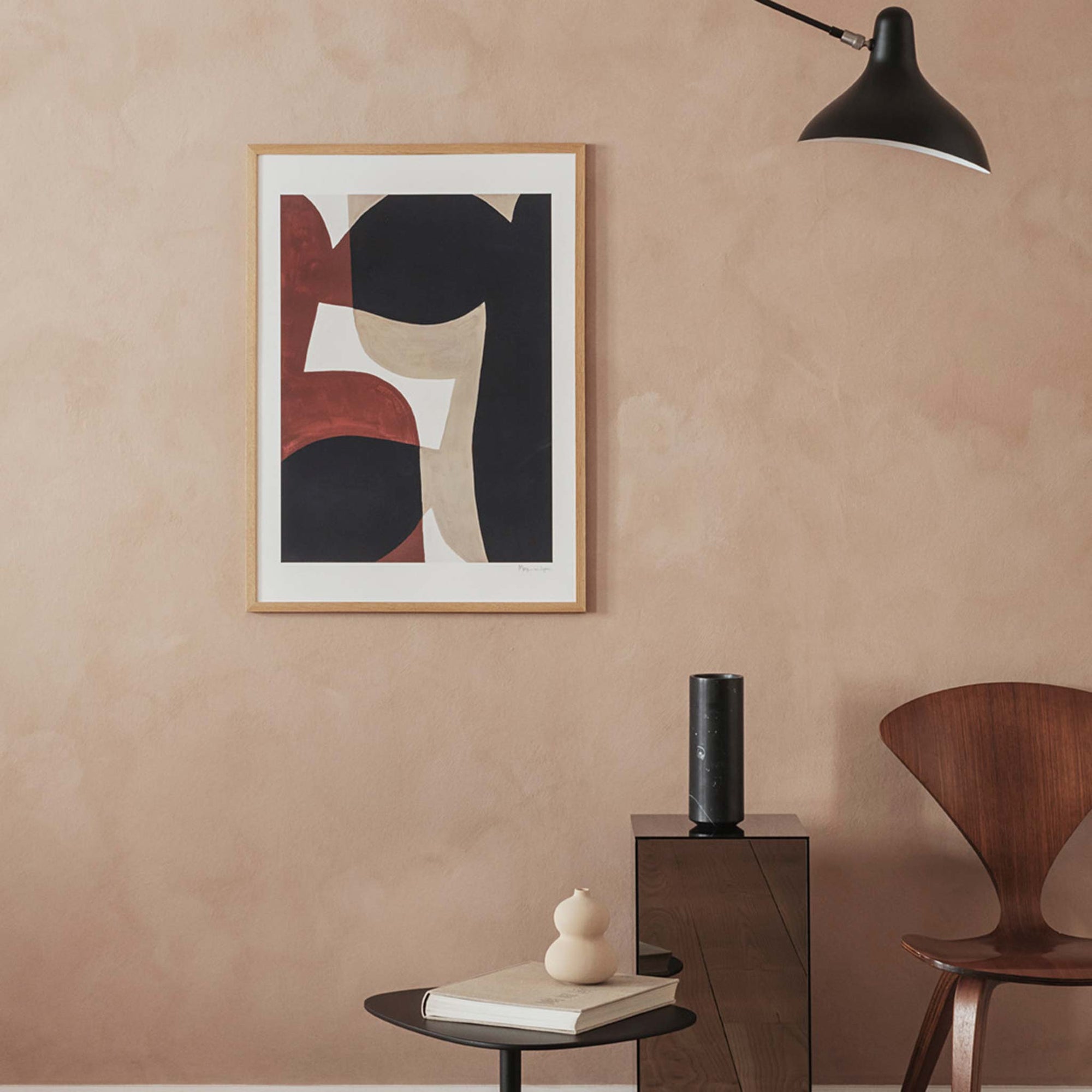 The Poster Club（ポスタークラブ）は、デンマーク・コペンハーゲンを拠点とするオンラインショップで、北欧デザインの高品質なポスターやアートプリントを専門に取り扱っています。新進気鋭の若手アーティストから世界的に活躍する作家まで、多彩なラインナップが魅力。北欧のライフスタイル、ファッション、インテリアデザインのトレンドを取り入れたミニマルで洗練された作品は、シンプルで上質な空間に自然と溶け込みます。ナチュラルインテリアや韓国風の部屋づくり、和モダンテイストにも調和し、アートを取り入れた暮らしを提案。世界中のインテリア雑誌やデザインメディアにも多数掲載されており、感度の高いユーザーからも厚い信頼を集めています。The Poster Clubは、アートプリントを通して日常に美とインスピレーションを届ける、北欧インテリア好きにおすすめのブランドです。