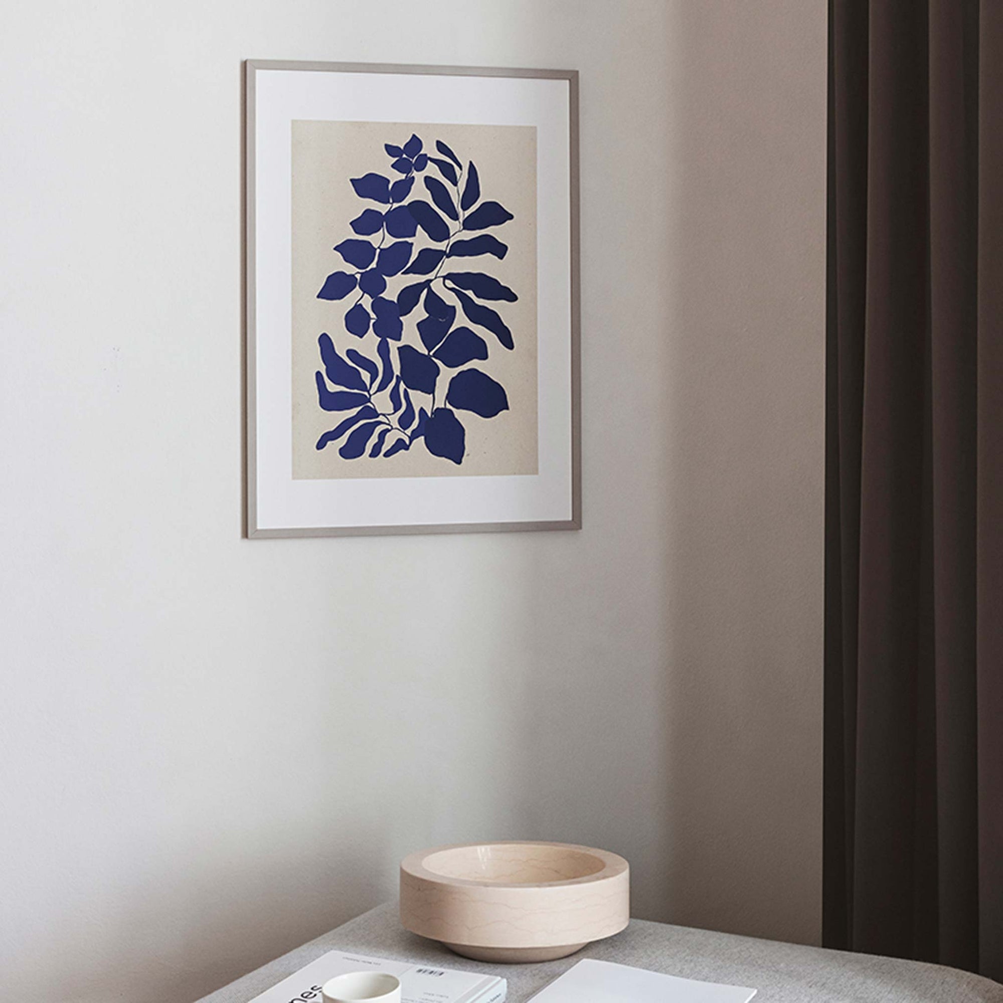 The Poster Club（ポスタークラブ）は、デンマーク・コペンハーゲンを拠点とするオンラインショップで、北欧デザインの高品質なポスターやアートプリントを専門に取り扱っています。新進気鋭の若手アーティストから世界的に活躍する作家まで、多彩なラインナップが魅力。北欧のライフスタイル、ファッション、インテリアデザインのトレンドを取り入れたミニマルで洗練された作品は、シンプルで上質な空間に自然と溶け込みます。ナチュラルインテリアや韓国風の部屋づくり、和モダンテイストにも調和し、アートを取り入れた暮らしを提案。世界中のインテリア雑誌やデザインメディアにも多数掲載されており、感度の高いユーザーからも厚い信頼を集めています。The Poster Clubは、アートプリントを通して日常に美とインスピレーションを届ける、北欧インテリア好きにおすすめのブランドです。