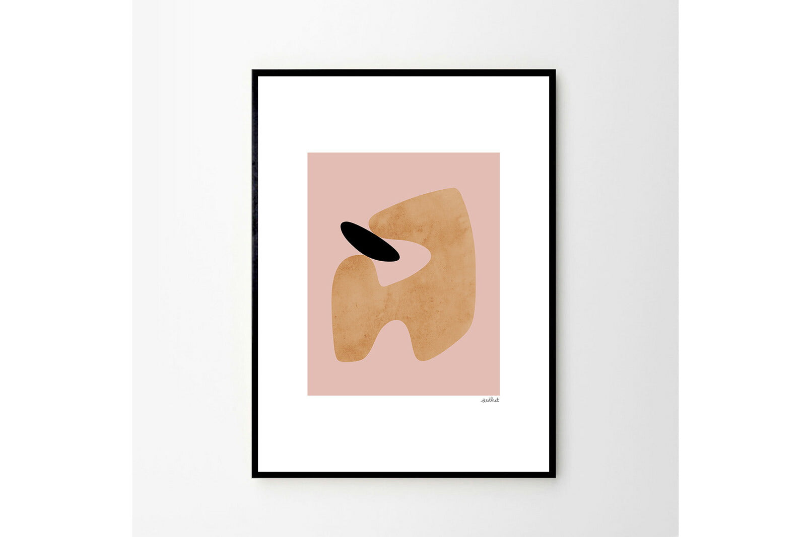 THEPOSTERCLUBは、コペンハーゲンを拠点とするオンラインストアで、主に厳選されたアートポスターを販売しています。主にスカンジナビアのライフスタイル、ファッション、インテリアデザイントレンドからインスピレーションを受け、モノクロから抽象画、エッジの利いた写真アートまで、多くのアーティストの作品を取り扱っています。また、無名有名問わず多くのデザイナーとのコラボレーションを積極的に行い、多くの作品を独占的に販売しているのも特徴的です。