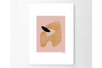 THEPOSTERCLUBは、コペンハーゲンを拠点とするオンラインストアで、主に厳選されたアートポスターを販売しています。主にスカンジナビアのライフスタイル、ファッション、インテリアデザイントレンドからインスピレーションを受け、モノクロから抽象画、エッジの利いた写真アートまで、多くのアーティストの作品を取り扱っています。また、無名有名問わず多くのデザイナーとのコラボレーションを積極的に行い、多くの作品を独占的に販売しているのも特徴的です。
