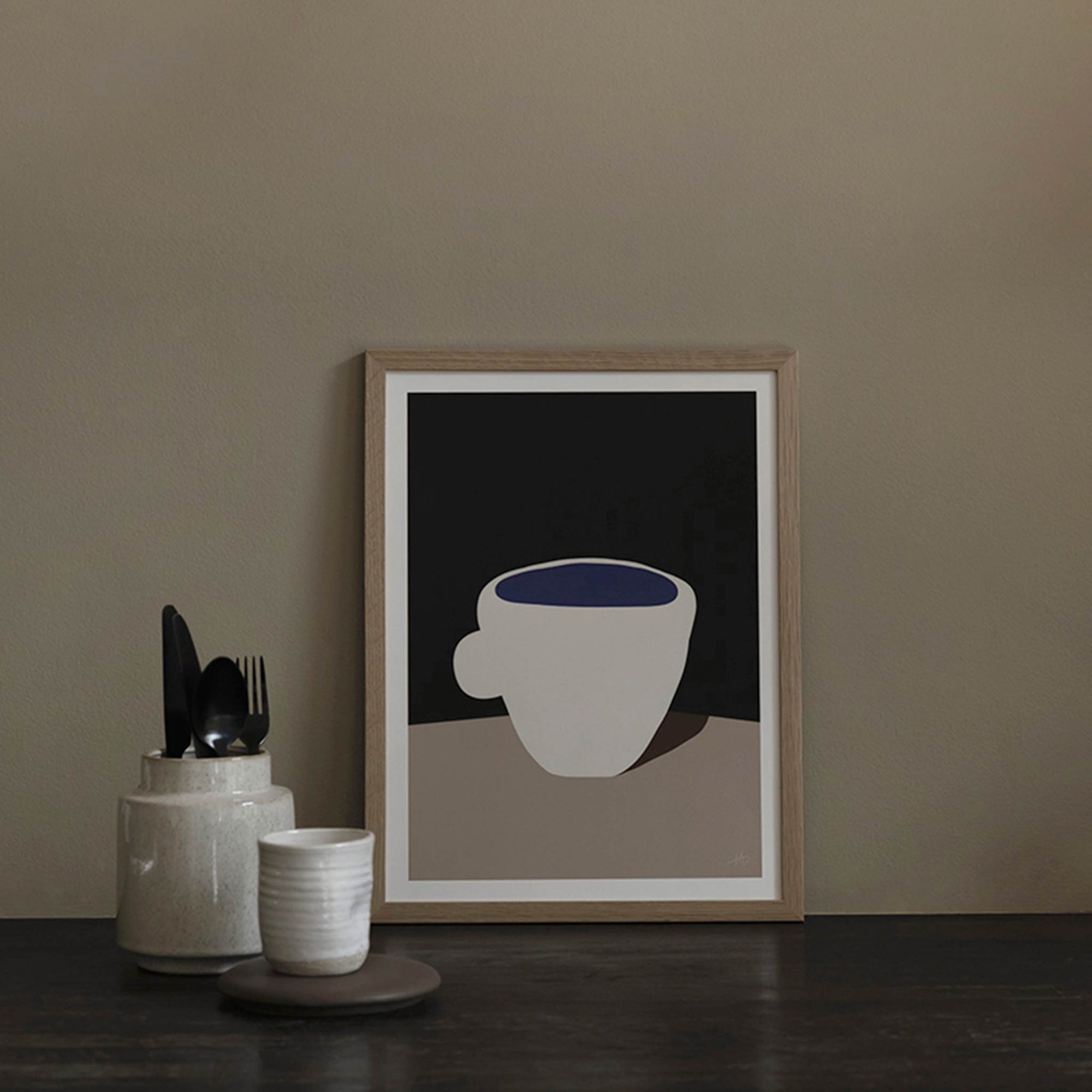 The Poster Club（ポスタークラブ）は、デンマーク・コペンハーゲンを拠点とするオンラインショップで、北欧デザインの高品質なポスターやアートプリントを専門に取り扱っています。新進気鋭の若手アーティストから世界的に活躍する作家まで、多彩なラインナップが魅力。北欧のライフスタイル、ファッション、インテリアデザインのトレンドを取り入れたミニマルで洗練された作品は、シンプルで上質な空間に自然と溶け込みます。ナチュラルインテリアや韓国風の部屋づくり、和モダンテイストにも調和し、アートを取り入れた暮らしを提案。世界中のインテリア雑誌やデザインメディアにも多数掲載されており、感度の高いユーザーからも厚い信頼を集めています。The Poster Clubは、アートプリントを通して日常に美とインスピレーションを届ける、北欧インテリア好きにおすすめのブランドです。