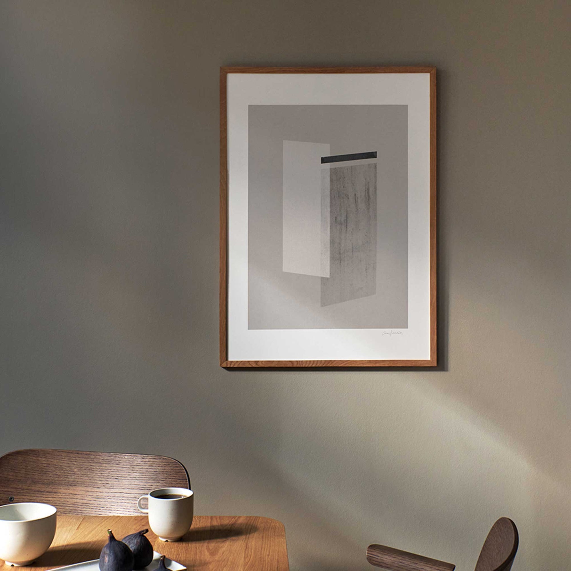 The Poster Club（ポスタークラブ）は、デンマーク・コペンハーゲンを拠点とするオンラインショップで、北欧デザインの高品質なポスターやアートプリントを専門に取り扱っています。新進気鋭の若手アーティストから世界的に活躍する作家まで、多彩なラインナップが魅力。北欧のライフスタイル、ファッション、インテリアデザインのトレンドを取り入れたミニマルで洗練された作品は、シンプルで上質な空間に自然と溶け込みます。ナチュラルインテリアや韓国風の部屋づくり、和モダンテイストにも調和し、アートを取り入れた暮らしを提案。世界中のインテリア雑誌やデザインメディアにも多数掲載されており、感度の高いユーザーからも厚い信頼を集めています。The Poster Clubは、アートプリントを通して日常に美とインスピレーションを届ける、北欧インテリア好きにおすすめのブランドです。