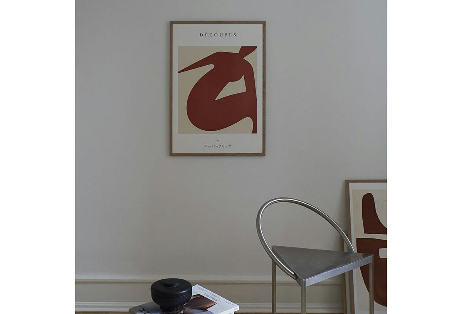 THEPOSTERCLUBは、コペンハーゲンを拠点とするオンラインストアで、主に厳選されたアートポスターを販売しています。主にスカンジナビアのライフスタイル、ファッション、インテリアデザイントレンドからインスピレーションを受け、モノクロから抽象画、エッジの利いた写真アートまで、多くのアーティストの作品を取り扱っています。また、無名有名問わず多くのデザイナーとのコラボレーションを積極的に行い、多くの作品を独占的に販売しているのも特徴的です。