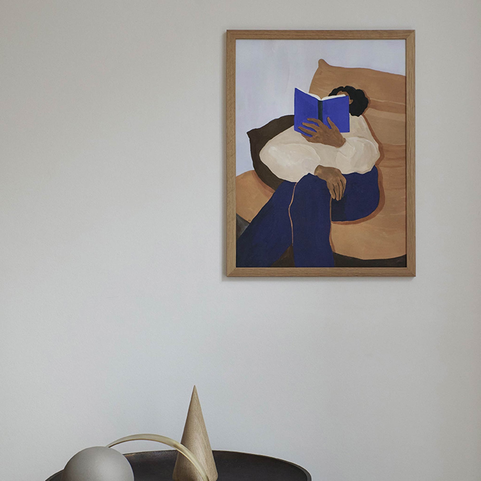 The Poster Club（ポスタークラブ）は、デンマーク・コペンハーゲンを拠点とするオンラインショップで、北欧デザインの高品質なポスターやアートプリントを専門に取り扱っています。新進気鋭の若手アーティストから世界的に活躍する作家まで、多彩なラインナップが魅力。北欧のライフスタイル、ファッション、インテリアデザインのトレンドを取り入れたミニマルで洗練された作品は、シンプルで上質な空間に自然と溶け込みます。ナチュラルインテリアや韓国風の部屋づくり、和モダンテイストにも調和し、アートを取り入れた暮らしを提案。世界中のインテリア雑誌やデザインメディアにも多数掲載されており、感度の高いユーザーからも厚い信頼を集めています。The Poster Clubは、アートプリントを通して日常に美とインスピレーションを届ける、北欧インテリア好きにおすすめのブランドです。