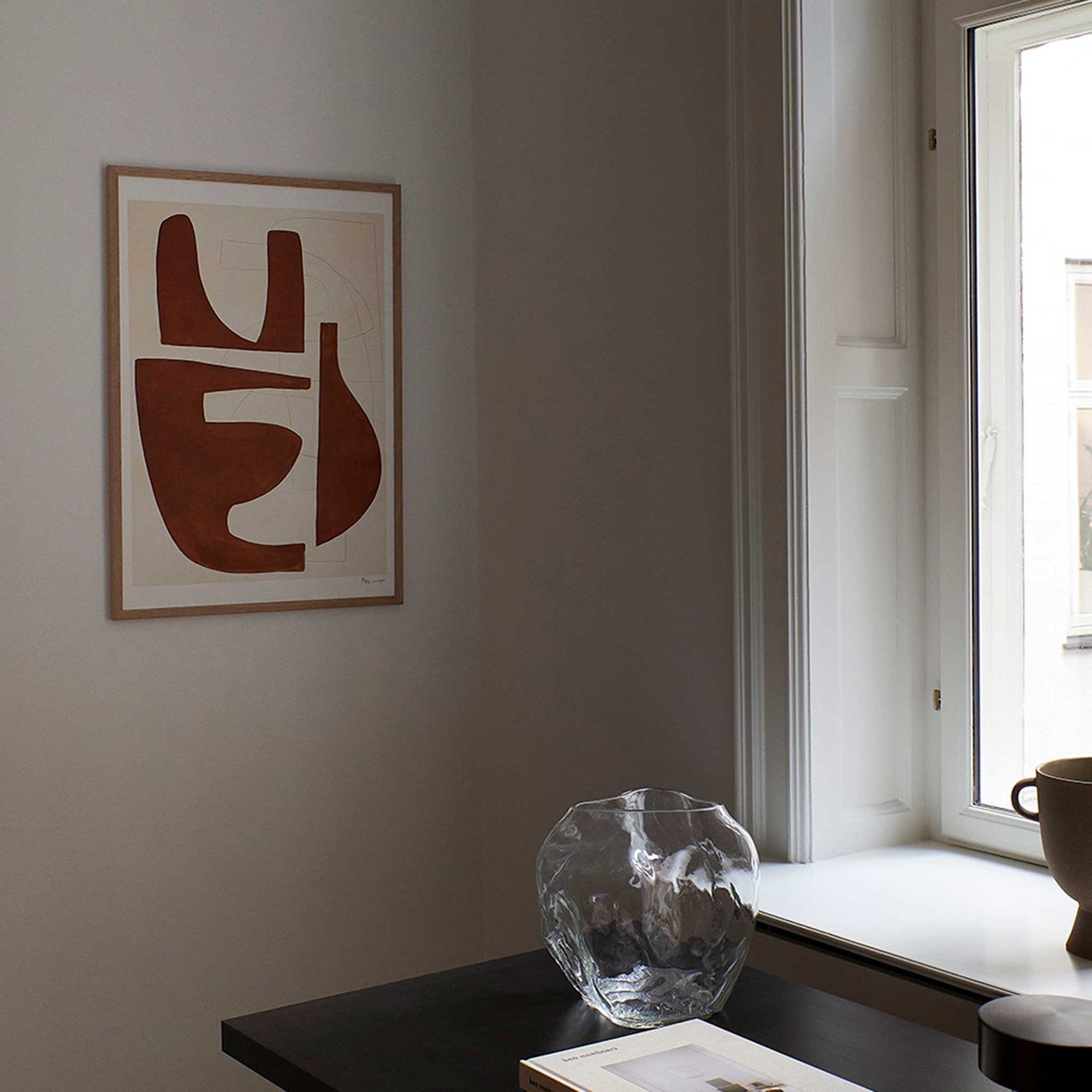 The Poster Club（ポスタークラブ）は、デンマーク・コペンハーゲンを拠点とするオンラインショップで、北欧デザインの高品質なポスターやアートプリントを専門に取り扱っています。新進気鋭の若手アーティストから世界的に活躍する作家まで、多彩なラインナップが魅力。北欧のライフスタイル、ファッション、インテリアデザインのトレンドを取り入れたミニマルで洗練された作品は、シンプルで上質な空間に自然と溶け込みます。ナチュラルインテリアや韓国風の部屋づくり、和モダンテイストにも調和し、アートを取り入れた暮らしを提案。世界中のインテリア雑誌やデザインメディアにも多数掲載されており、感度の高いユーザーからも厚い信頼を集めています。The Poster Clubは、アートプリントを通して日常に美とインスピレーションを届ける、北欧インテリア好きにおすすめのブランドです。