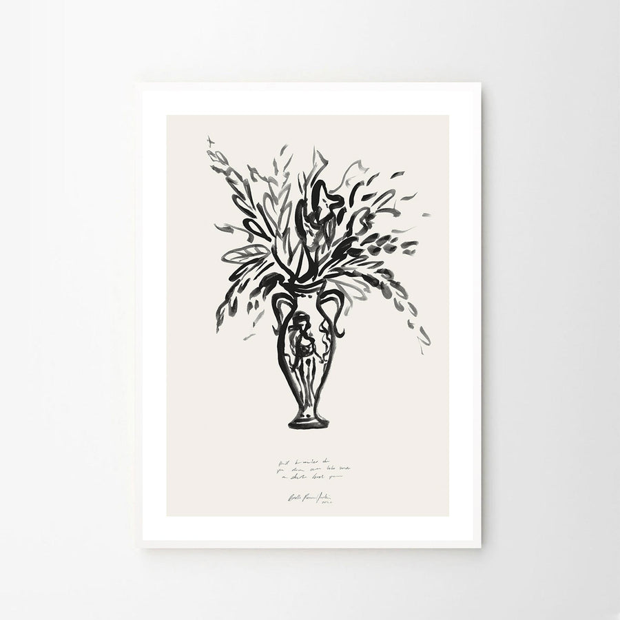 The Poster Club（ポスタークラブ）は、デンマーク・コペンハーゲンを拠点とするオンラインショップで、北欧デザインの高品質なポスターやアートプリントを専門に取り扱っています。新進気鋭の若手アーティストから世界的に活躍する作家まで、多彩なラインナップが魅力。北欧のライフスタイル、ファッション、インテリアデザインのトレンドを取り入れたミニマルで洗練された作品は、シンプルで上質な空間に自然と溶け込みます。ナチュラルインテリアや韓国風の部屋づくり、和モダンテイストにも調和し、アートを取り入れた暮らしを提案。世界中のインテリア雑誌やデザインメディアにも多数掲載されており、感度の高いユーザーからも厚い信頼を集めています。The Poster Clubは、アートプリントを通して日常に美とインスピレーションを届ける、北欧インテリア好きにおすすめのブランドです。