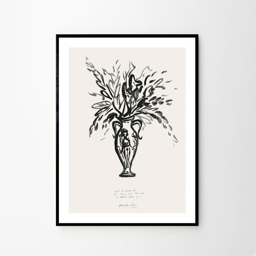 The Poster Club（ポスタークラブ）は、デンマーク・コペンハーゲンを拠点とするオンラインショップで、北欧デザインの高品質なポスターやアートプリントを専門に取り扱っています。新進気鋭の若手アーティストから世界的に活躍する作家まで、多彩なラインナップが魅力。北欧のライフスタイル、ファッション、インテリアデザインのトレンドを取り入れたミニマルで洗練された作品は、シンプルで上質な空間に自然と溶け込みます。ナチュラルインテリアや韓国風の部屋づくり、和モダンテイストにも調和し、アートを取り入れた暮らしを提案。世界中のインテリア雑誌やデザインメディアにも多数掲載されており、感度の高いユーザーからも厚い信頼を集めています。The Poster Clubは、アートプリントを通して日常に美とインスピレーションを届ける、北欧インテリア好きにおすすめのブランドです。