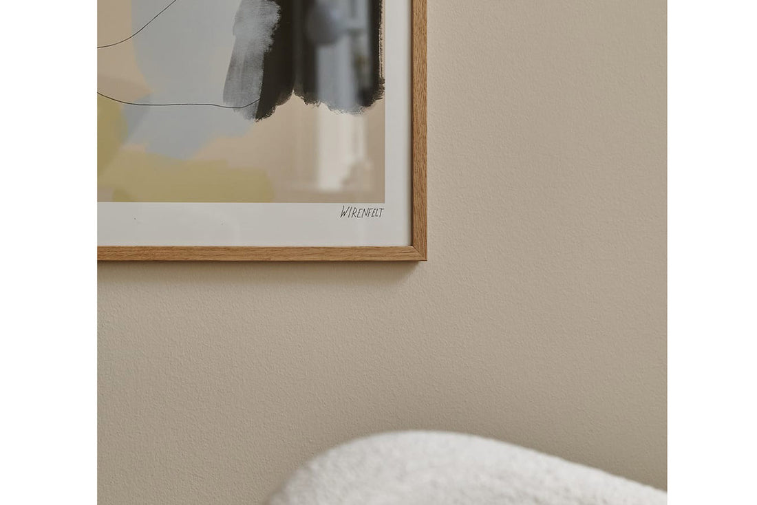 The Poster Club（ポスタークラブ）は、デンマーク・コペンハーゲンを拠点とするオンラインショップで、北欧デザインの高品質なポスターやアートプリントを専門に取り扱っています。新進気鋭の若手アーティストから世界的に活躍する作家まで、多彩なラインナップが魅力。北欧のライフスタイル、ファッション、インテリアデザインのトレンドを取り入れたミニマルで洗練された作品は、シンプルで上質な空間に自然と溶け込みます。ナチュラルインテリアや韓国風の部屋づくり、和モダンテイストにも調和し、アートを取り入れた暮らしを提案。世界中のインテリア雑誌やデザインメディアにも多数掲載されており、感度の高いユーザーからも厚い信頼を集めています。The Poster Clubは、アートプリントを通して日常に美とインスピレーションを届ける、北欧インテリア好きにおすすめのブランドです。