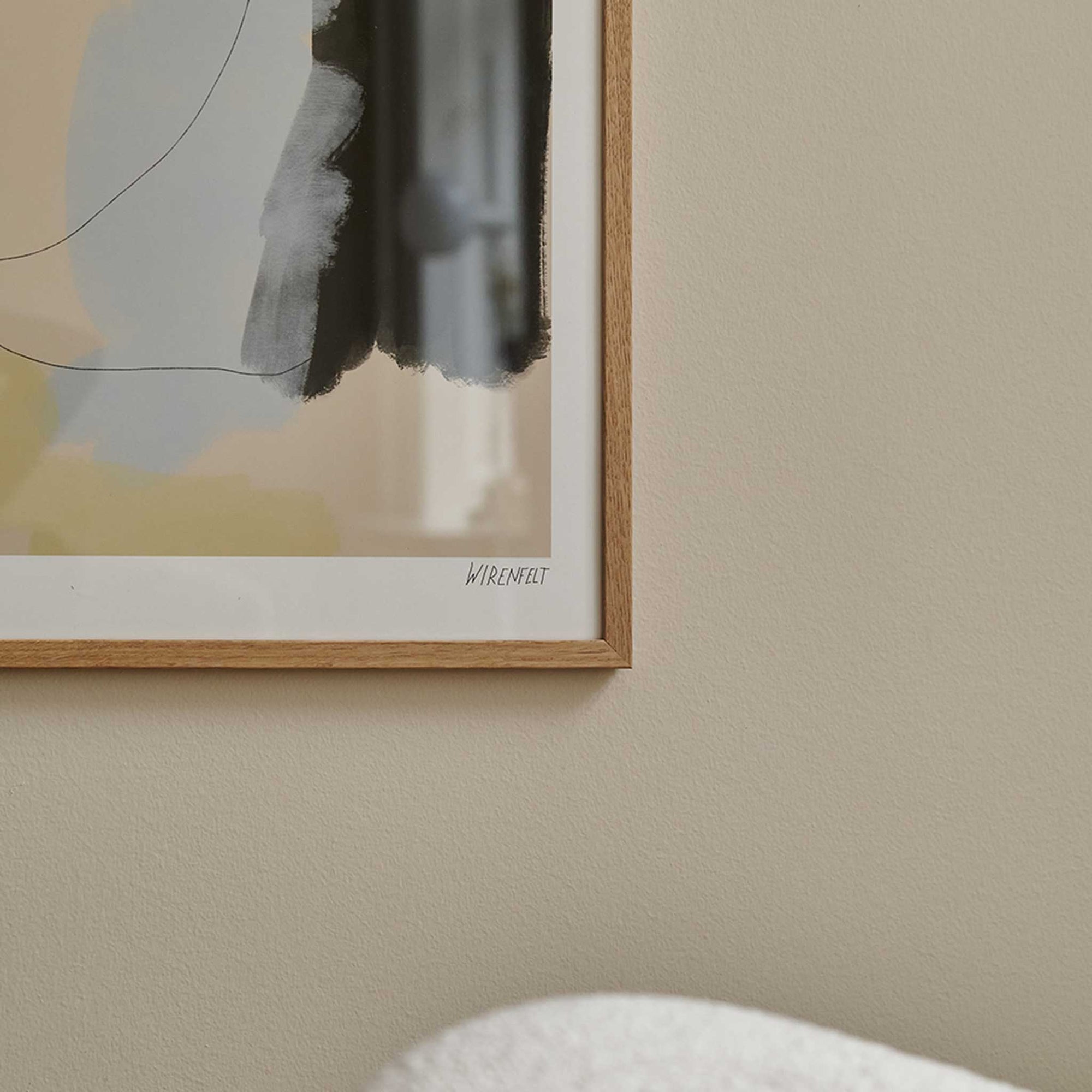 The Poster Club（ポスタークラブ）は、デンマーク・コペンハーゲンを拠点とするオンラインショップで、北欧デザインの高品質なポスターやアートプリントを専門に取り扱っています。新進気鋭の若手アーティストから世界的に活躍する作家まで、多彩なラインナップが魅力。北欧のライフスタイル、ファッション、インテリアデザインのトレンドを取り入れたミニマルで洗練された作品は、シンプルで上質な空間に自然と溶け込みます。ナチュラルインテリアや韓国風の部屋づくり、和モダンテイストにも調和し、アートを取り入れた暮らしを提案。世界中のインテリア雑誌やデザインメディアにも多数掲載されており、感度の高いユーザーからも厚い信頼を集めています。The Poster Clubは、アートプリントを通して日常に美とインスピレーションを届ける、北欧インテリア好きにおすすめのブランドです。