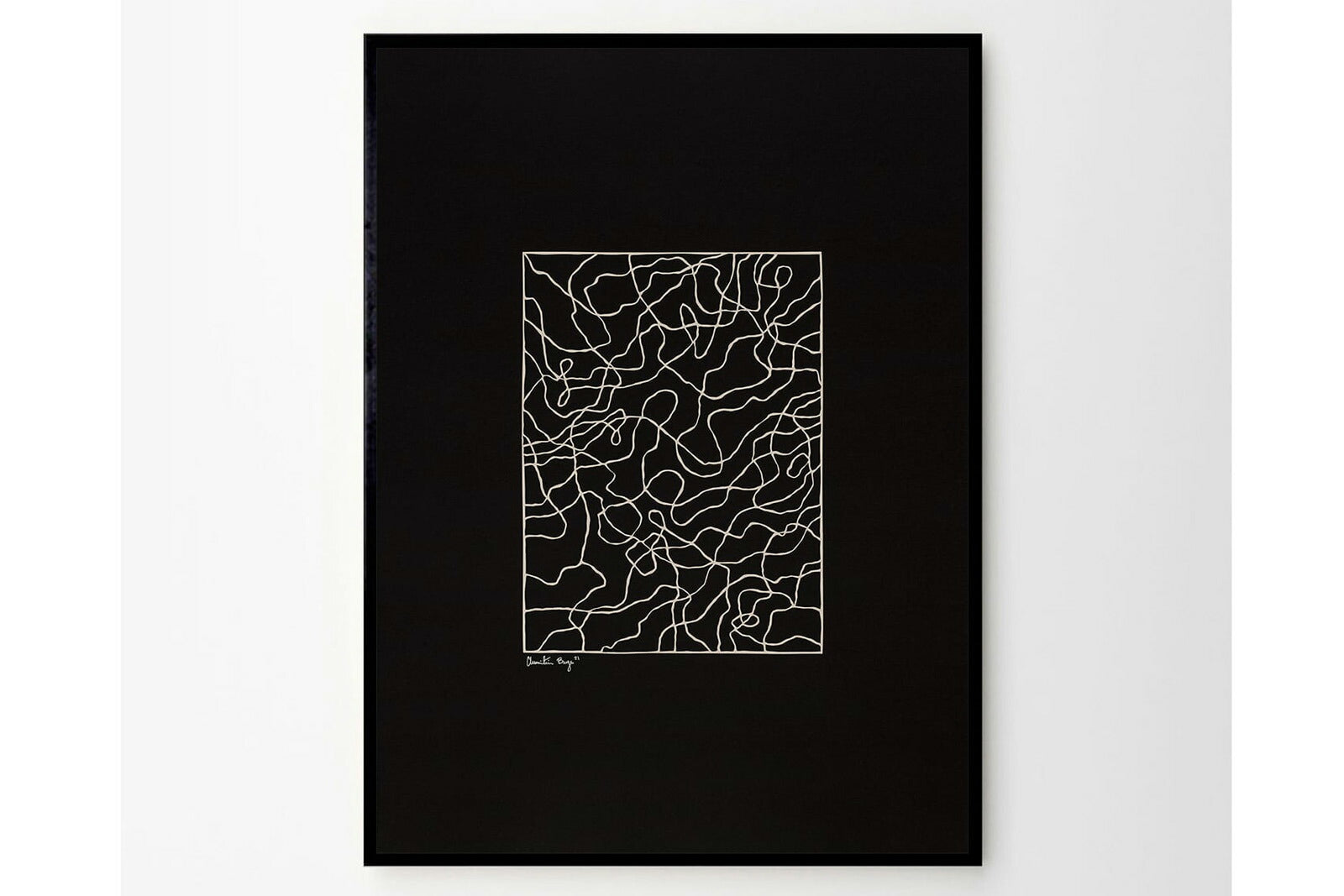 THEPOSTERCLUBは、コペンハーゲンを拠点とするオンラインストアで、主に厳選されたアートポスターを販売しています。主にスカンジナビアのライフスタイル、ファッション、インテリアデザイントレンドからインスピレーションを受け、モノクロから抽象画、エッジの利いた写真アートまで、多くのアーティストの作品を取り扱っています。また、無名有名問わず多くのデザイナーとのコラボレーションを積極的に行い、多くの作品を独占的に販売しているのも特徴的です。
