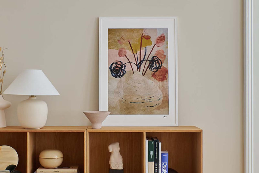 THEPOSTERCLUBは、コペンハーゲンを拠点とするオンラインストアで、主に厳選されたアートポスターを販売しています。主にスカンジナビアのライフスタイル、ファッション、インテリアデザイントレンドからインスピレーションを受け、モノクロから抽象画、エッジの利いた写真アートまで、多くのアーティストの作品を取り扱っています。また、無名有名問わず多くのデザイナーとのコラボレーションを積極的に行い、多くの作品を独占的に販売しているのも特徴的です。