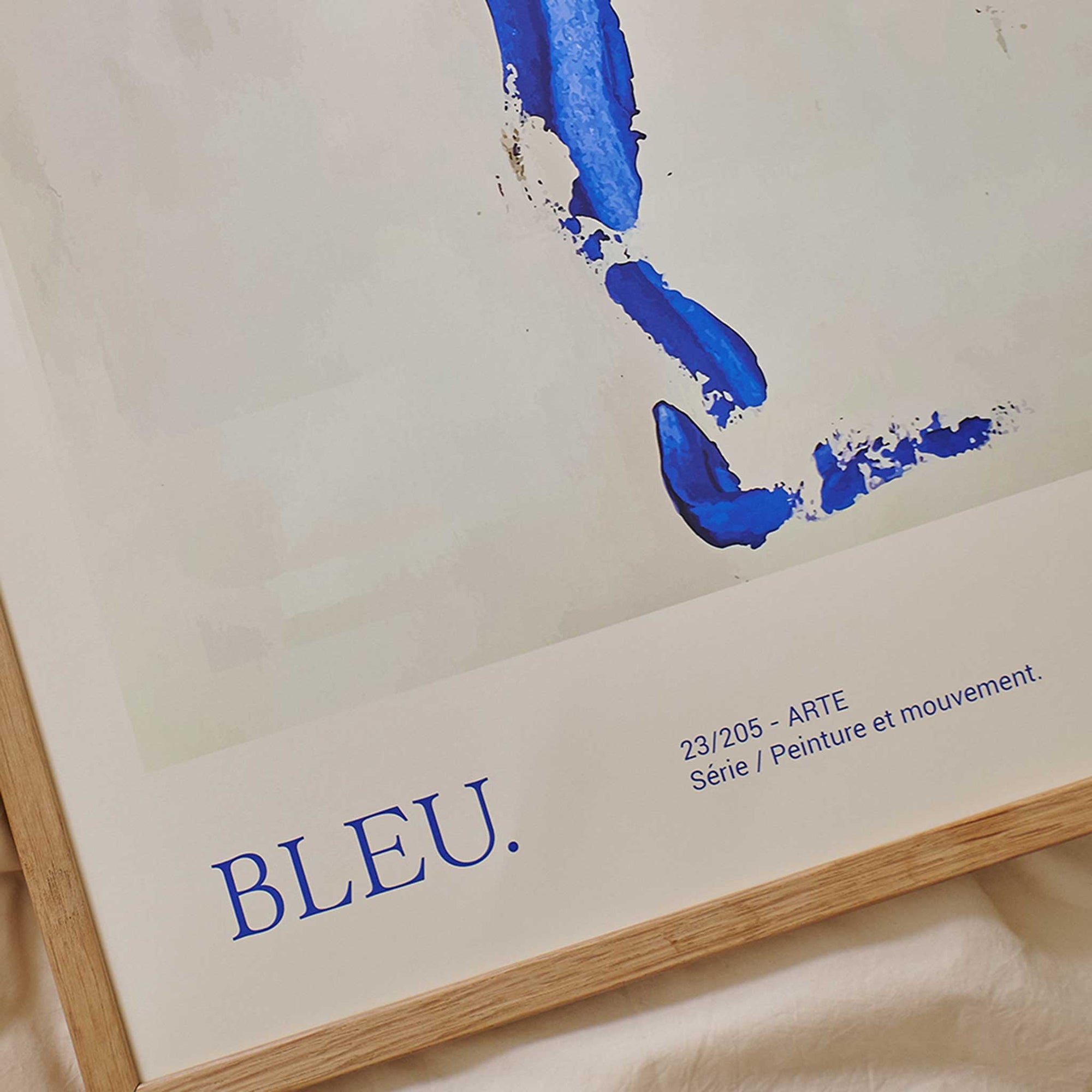 The Poster Club（ポスタークラブ）は、デンマーク・コペンハーゲンを拠点とするオンラインショップで、北欧デザインの高品質なポスターやアートプリントを専門に取り扱っています。新進気鋭の若手アーティストから世界的に活躍する作家まで、多彩なラインナップが魅力。北欧のライフスタイル、ファッション、インテリアデザインのトレンドを取り入れたミニマルで洗練された作品は、シンプルで上質な空間に自然と溶け込みます。ナチュラルインテリアや韓国風の部屋づくり、和モダンテイストにも調和し、アートを取り入れた暮らしを提案。世界中のインテリア雑誌やデザインメディアにも多数掲載されており、感度の高いユーザーからも厚い信頼を集めています。The Poster Clubは、アートプリントを通して日常に美とインスピレーションを届ける、北欧インテリア好きにおすすめのブランドです。