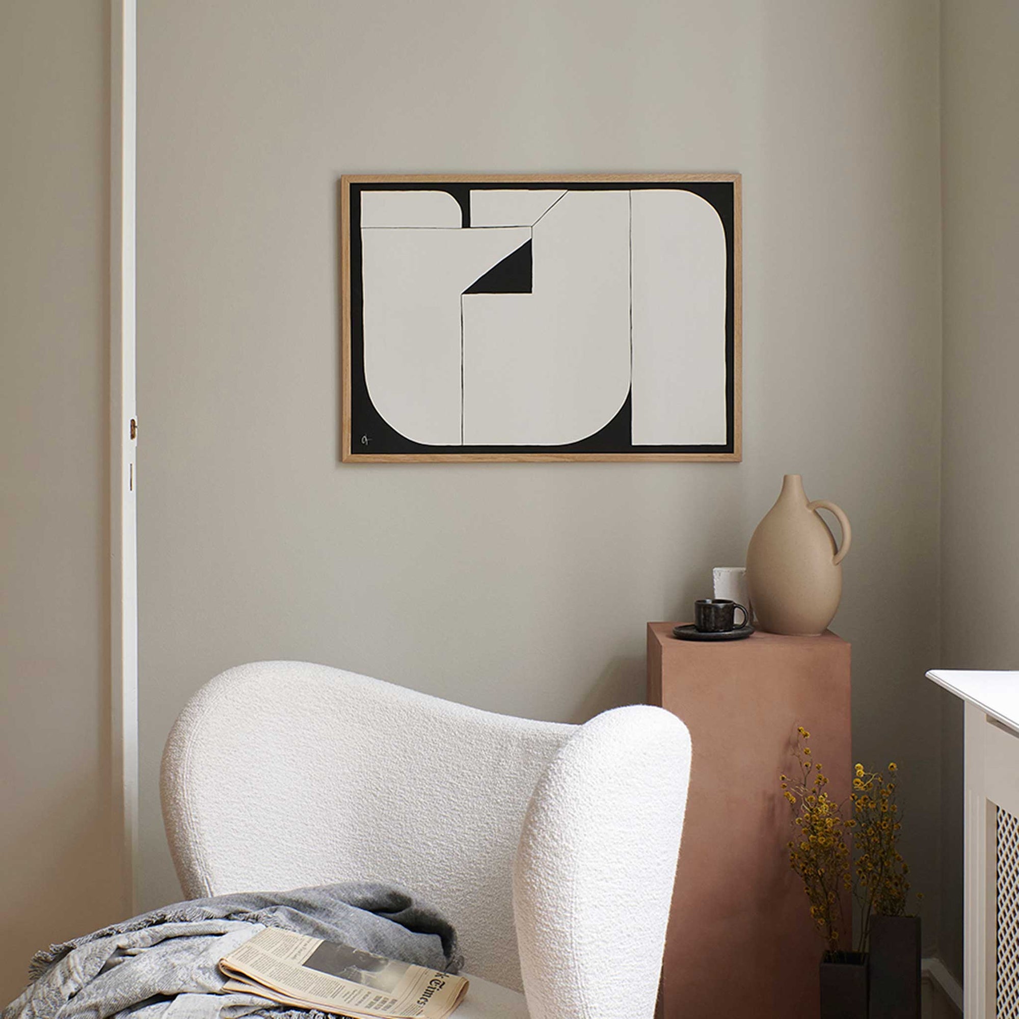 The Poster Club（ポスタークラブ）は、デンマーク・コペンハーゲンを拠点とするオンラインショップで、北欧デザインの高品質なポスターやアートプリントを専門に取り扱っています。新進気鋭の若手アーティストから世界的に活躍する作家まで、多彩なラインナップが魅力。北欧のライフスタイル、ファッション、インテリアデザインのトレンドを取り入れたミニマルで洗練された作品は、シンプルで上質な空間に自然と溶け込みます。ナチュラルインテリアや韓国風の部屋づくり、和モダンテイストにも調和し、アートを取り入れた暮らしを提案。世界中のインテリア雑誌やデザインメディアにも多数掲載されており、感度の高いユーザーからも厚い信頼を集めています。The Poster Clubは、アートプリントを通して日常に美とインスピレーションを届ける、北欧インテリア好きにおすすめのブランドです。