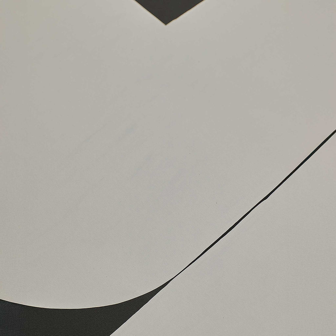 The Poster Club（ポスタークラブ）は、デンマーク・コペンハーゲンを拠点とするオンラインショップで、北欧デザインの高品質なポスターやアートプリントを専門に取り扱っています。新進気鋭の若手アーティストから世界的に活躍する作家まで、多彩なラインナップが魅力。北欧のライフスタイル、ファッション、インテリアデザインのトレンドを取り入れたミニマルで洗練された作品は、シンプルで上質な空間に自然と溶け込みます。ナチュラルインテリアや韓国風の部屋づくり、和モダンテイストにも調和し、アートを取り入れた暮らしを提案。世界中のインテリア雑誌やデザインメディアにも多数掲載されており、感度の高いユーザーからも厚い信頼を集めています。The Poster Clubは、アートプリントを通して日常に美とインスピレーションを届ける、北欧インテリア好きにおすすめのブランドです。