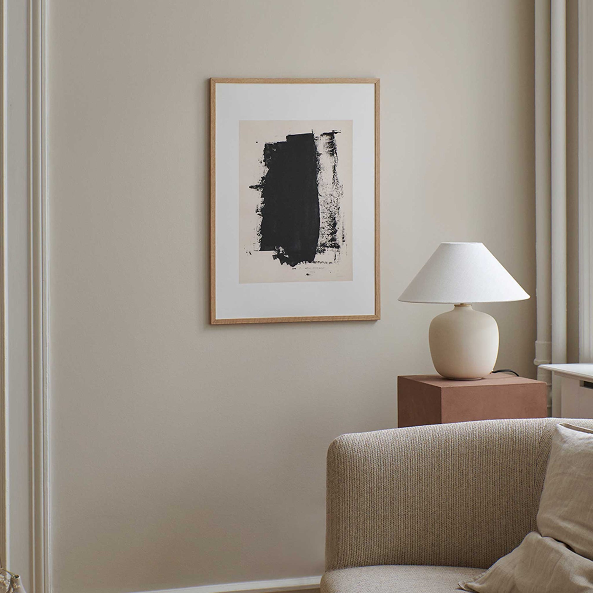 The Poster Club（ポスタークラブ）は、デンマーク・コペンハーゲンを拠点とするオンラインショップで、北欧デザインの高品質なポスターやアートプリントを専門に取り扱っています。新進気鋭の若手アーティストから世界的に活躍する作家まで、多彩なラインナップが魅力。北欧のライフスタイル、ファッション、インテリアデザインのトレンドを取り入れたミニマルで洗練された作品は、シンプルで上質な空間に自然と溶け込みます。ナチュラルインテリアや韓国風の部屋づくり、和モダンテイストにも調和し、アートを取り入れた暮らしを提案。世界中のインテリア雑誌やデザインメディアにも多数掲載されており、感度の高いユーザーからも厚い信頼を集めています。The Poster Clubは、アートプリントを通して日常に美とインスピレーションを届ける、北欧インテリア好きにおすすめのブランドです。