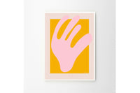 THEPOSTERCLUBは、コペンハーゲンを拠点とするオンラインストアで、主に厳選されたアートポスターを販売しています。主にスカンジナビアのライフスタイル、ファッション、インテリアデザイントレンドからインスピレーションを受け、モノクロから抽象画、エッジの利いた写真アートまで、多くのアーティストの作品を取り扱っています。また、無名有名問わず多くのデザイナーとのコラボレーションを積極的に行い、多くの作品を独占的に販売しているのも特徴的です。