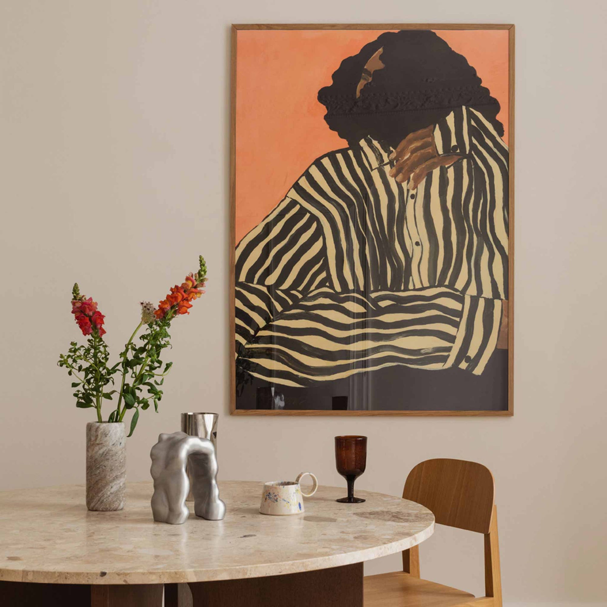 The Poster Club（ポスタークラブ）は、デンマーク・コペンハーゲンを拠点とするオンラインショップで、北欧デザインの高品質なポスターやアートプリントを専門に取り扱っています。新進気鋭の若手アーティストから世界的に活躍する作家まで、多彩なラインナップが魅力。北欧のライフスタイル、ファッション、インテリアデザインのトレンドを取り入れたミニマルで洗練された作品は、シンプルで上質な空間に自然と溶け込みます。ナチュラルインテリアや韓国風の部屋づくり、和モダンテイストにも調和し、アートを取り入れた暮らしを提案。世界中のインテリア雑誌やデザインメディアにも多数掲載されており、感度の高いユーザーからも厚い信頼を集めています。The Poster Clubは、アートプリントを通して日常に美とインスピレーションを届ける、北欧インテリア好きにおすすめのブランドです。