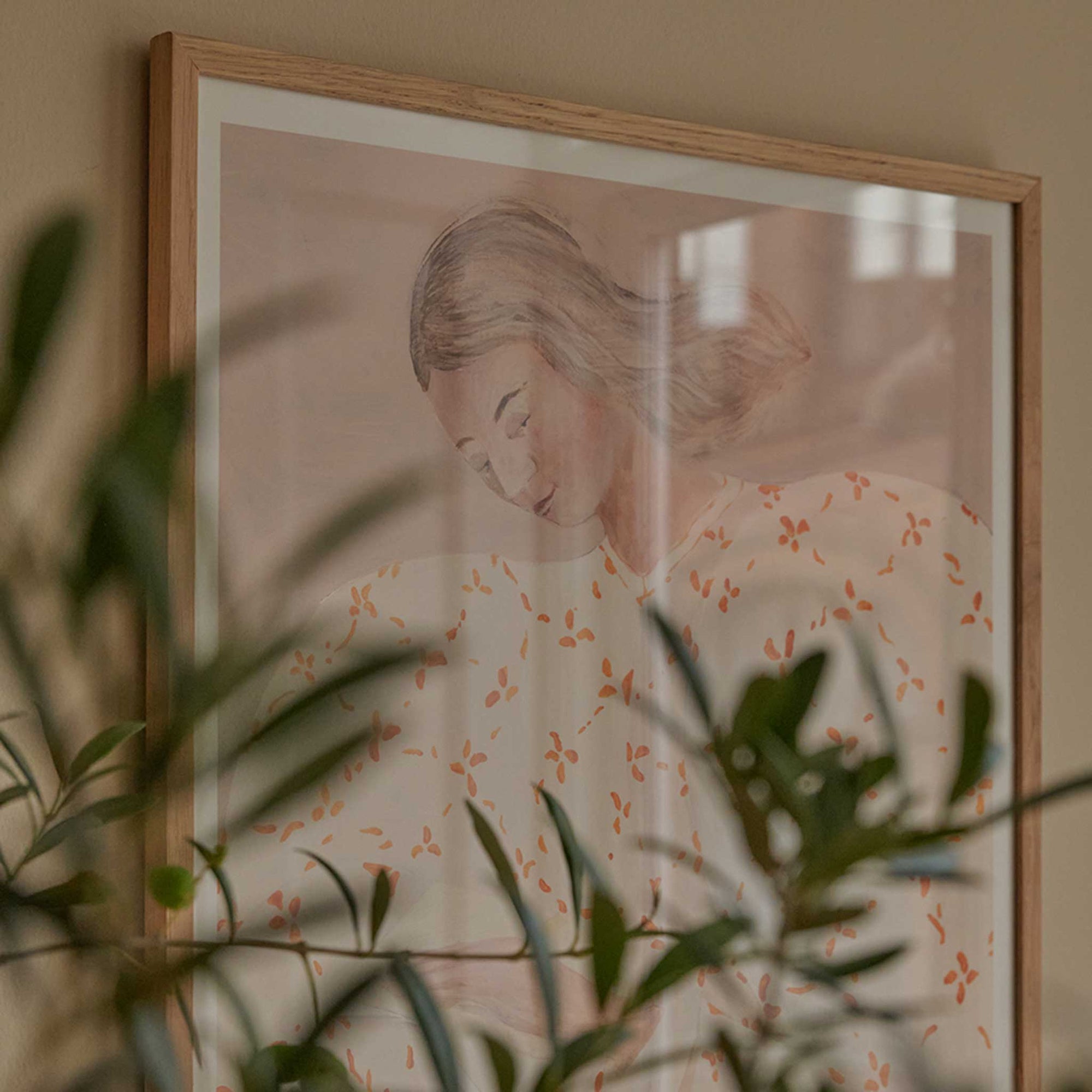 The Poster Club（ポスタークラブ）は、デンマーク・コペンハーゲンを拠点とするオンラインショップで、北欧デザインの高品質なポスターやアートプリントを専門に取り扱っています。新進気鋭の若手アーティストから世界的に活躍する作家まで、多彩なラインナップが魅力。北欧のライフスタイル、ファッション、インテリアデザインのトレンドを取り入れたミニマルで洗練された作品は、シンプルで上質な空間に自然と溶け込みます。ナチュラルインテリアや韓国風の部屋づくり、和モダンテイストにも調和し、アートを取り入れた暮らしを提案。世界中のインテリア雑誌やデザインメディアにも多数掲載されており、感度の高いユーザーからも厚い信頼を集めています。The Poster Clubは、アートプリントを通して日常に美とインスピレーションを届ける、北欧インテリア好きにおすすめのブランドです。