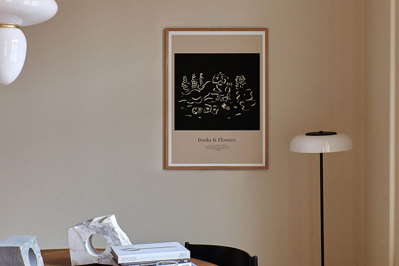 THEPOSTERCLUBは、コペンハーゲンを拠点とするオンラインストアで、主に厳選されたアートポスターを販売しています。主にスカンジナビアのライフスタイル、ファッション、インテリアデザイントレンドからインスピレーションを受け、モノクロから抽象画、エッジの利いた写真アートまで、多くのアーティストの作品を取り扱っています。また、無名有名問わず多くのデザイナーとのコラボレーションを積極的に行い、多くの作品を独占的に販売しているのも特徴的です。