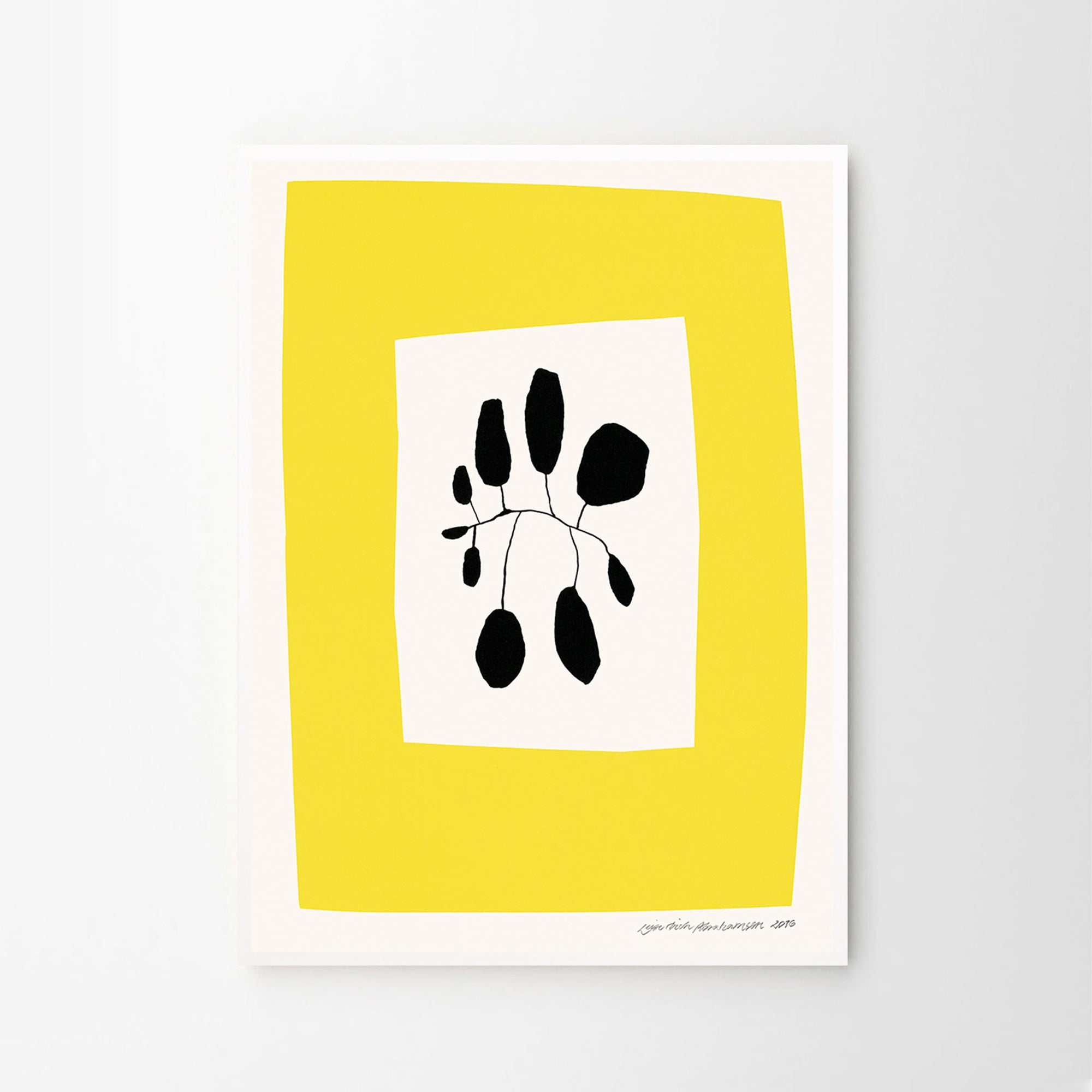 The Poster Club（ポスタークラブ）は、デンマーク・コペンハーゲンを拠点とするオンラインショップで、北欧デザインの高品質なポスターやアートプリントを専門に取り扱っています。新進気鋭の若手アーティストから世界的に活躍する作家まで、多彩なラインナップが魅力。北欧のライフスタイル、ファッション、インテリアデザインのトレンドを取り入れたミニマルで洗練された作品は、シンプルで上質な空間に自然と溶け込みます。ナチュラルインテリアや韓国風の部屋づくり、和モダンテイストにも調和し、アートを取り入れた暮らしを提案。世界中のインテリア雑誌やデザインメディアにも多数掲載されており、感度の高いユーザーからも厚い信頼を集めています。The Poster Clubは、アートプリントを通して日常に美とインスピレーションを届ける、北欧インテリア好きにおすすめのブランドです。