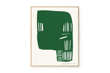 THEPOSTERCLUBは、コペンハーゲンを拠点とするオンラインストアで、主に厳選されたアートポスターを販売しています。主にスカンジナビアのライフスタイル、ファッション、インテリアデザイントレンドからインスピレーションを受け、モノクロから抽象画、エッジの利いた写真アートまで、多くのアーティストの作品を取り扱っています。また、無名有名問わず多くのデザイナーとのコラボレーションを積極的に行い、多くの作品を独占的に販売しているのも特徴的です。