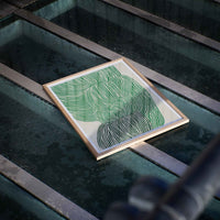 The Poster Club（ポスタークラブ）は、デンマーク・コペンハーゲンを拠点とするオンラインショップで、北欧デザインの高品質なポスターやアートプリントを専門に取り扱っています。新進気鋭の若手アーティストから世界的に活躍する作家まで、多彩なラインナップが魅力。北欧のライフスタイル、ファッション、インテリアデザインのトレンドを取り入れたミニマルで洗練された作品は、シンプルで上質な空間に自然と溶け込みます。ナチュラルインテリアや韓国風の部屋づくり、和モダンテイストにも調和し、アートを取り入れた暮らしを提案。世界中のインテリア雑誌やデザインメディアにも多数掲載されており、感度の高いユーザーからも厚い信頼を集めています。The Poster Clubは、アートプリントを通して日常に美とインスピレーションを届ける、北欧インテリア好きにおすすめのブランドです。