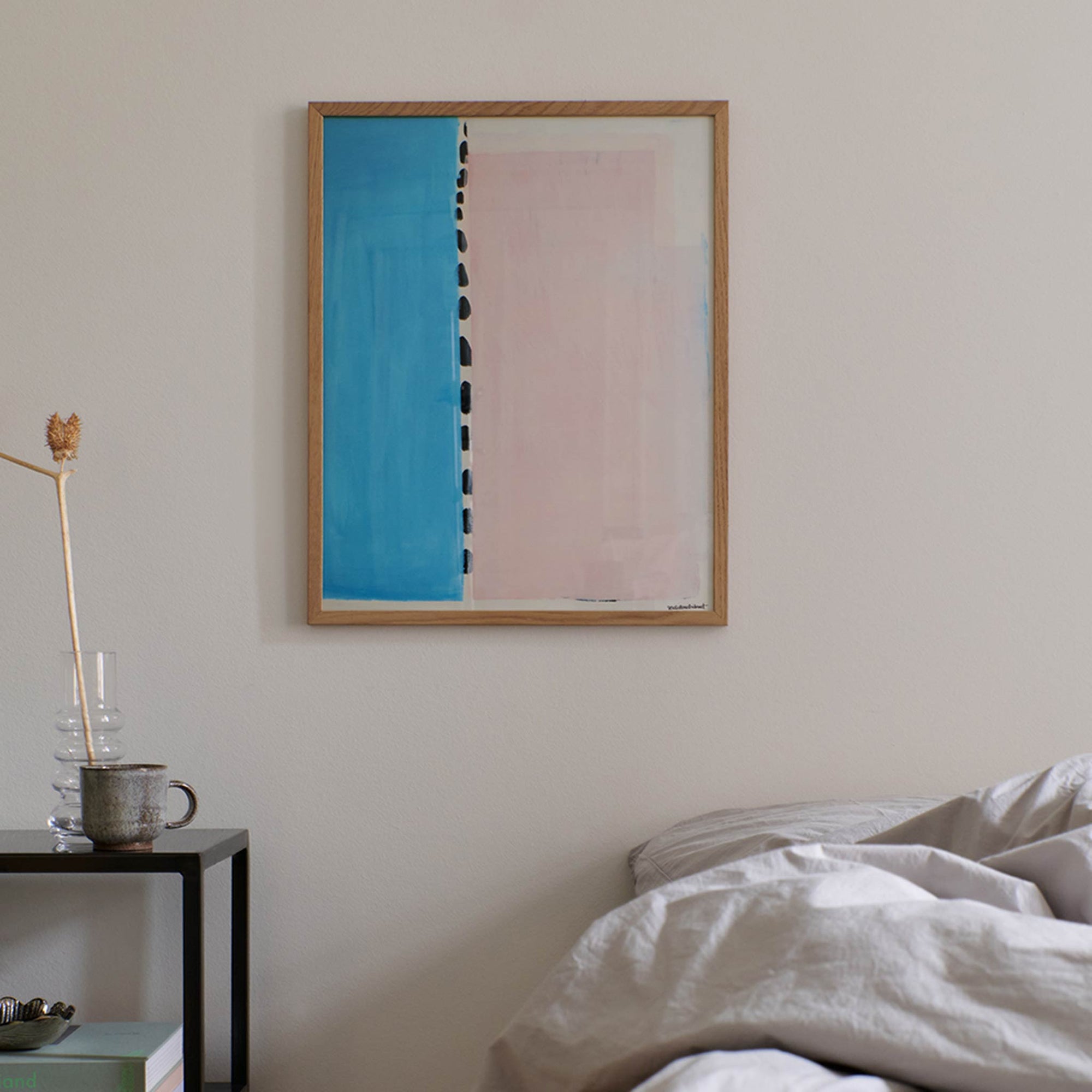 The Poster Club（ポスタークラブ）は、デンマーク・コペンハーゲンを拠点とするオンラインショップで、北欧デザインの高品質なポスターやアートプリントを専門に取り扱っています。新進気鋭の若手アーティストから世界的に活躍する作家まで、多彩なラインナップが魅力。北欧のライフスタイル、ファッション、インテリアデザインのトレンドを取り入れたミニマルで洗練された作品は、シンプルで上質な空間に自然と溶け込みます。ナチュラルインテリアや韓国風の部屋づくり、和モダンテイストにも調和し、アートを取り入れた暮らしを提案。世界中のインテリア雑誌やデザインメディアにも多数掲載されており、感度の高いユーザーからも厚い信頼を集めています。The Poster Clubは、アートプリントを通して日常に美とインスピレーションを届ける、北欧インテリア好きにおすすめのブランドです。