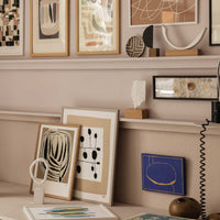 The Poster Club（ポスタークラブ）は、デンマーク・コペンハーゲンを拠点とするオンラインショップで、北欧デザインの高品質なポスターやアートプリントを専門に取り扱っています。新進気鋭の若手アーティストから世界的に活躍する作家まで、多彩なラインナップが魅力。北欧のライフスタイル、ファッション、インテリアデザインのトレンドを取り入れたミニマルで洗練された作品は、シンプルで上質な空間に自然と溶け込みます。ナチュラルインテリアや韓国風の部屋づくり、和モダンテイストにも調和し、アートを取り入れた暮らしを提案。世界中のインテリア雑誌やデザインメディアにも多数掲載されており、感度の高いユーザーからも厚い信頼を集めています。The Poster Clubは、アートプリントを通して日常に美とインスピレーションを届ける、北欧インテリア好きにおすすめのブランドです。