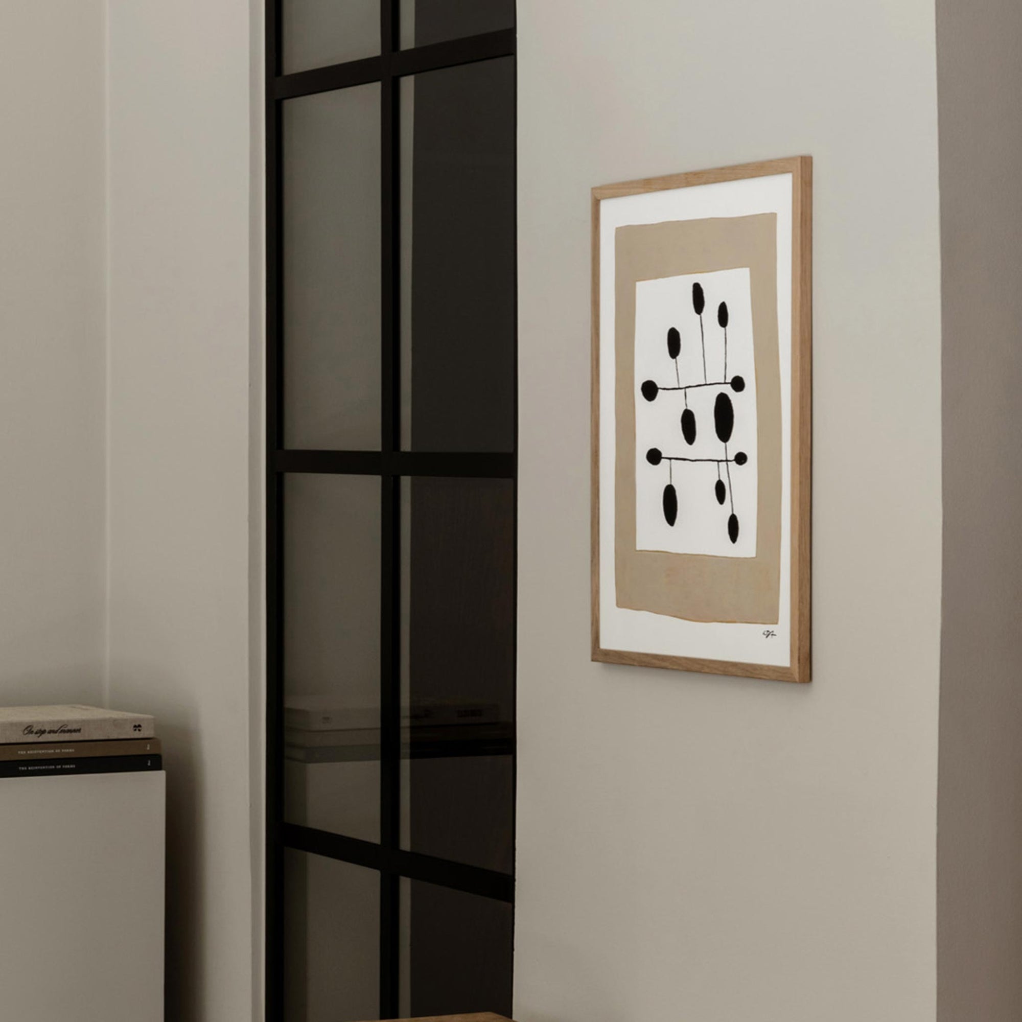 The Poster Club（ポスタークラブ）は、デンマーク・コペンハーゲンを拠点とするオンラインショップで、北欧デザインの高品質なポスターやアートプリントを専門に取り扱っています。新進気鋭の若手アーティストから世界的に活躍する作家まで、多彩なラインナップが魅力。北欧のライフスタイル、ファッション、インテリアデザインのトレンドを取り入れたミニマルで洗練された作品は、シンプルで上質な空間に自然と溶け込みます。ナチュラルインテリアや韓国風の部屋づくり、和モダンテイストにも調和し、アートを取り入れた暮らしを提案。世界中のインテリア雑誌やデザインメディアにも多数掲載されており、感度の高いユーザーからも厚い信頼を集めています。The Poster Clubは、アートプリントを通して日常に美とインスピレーションを届ける、北欧インテリア好きにおすすめのブランドです。