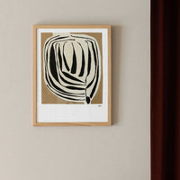 The Poster Club（ポスタークラブ）は、デンマーク・コペンハーゲンを拠点とするオンラインショップで、北欧デザインの高品質なポスターやアートプリントを専門に取り扱っています。新進気鋭の若手アーティストから世界的に活躍する作家まで、多彩なラインナップが魅力。北欧のライフスタイル、ファッション、インテリアデザインのトレンドを取り入れたミニマルで洗練された作品は、シンプルで上質な空間に自然と溶け込みます。ナチュラルインテリアや韓国風の部屋づくり、和モダンテイストにも調和し、アートを取り入れた暮らしを提案。世界中のインテリア雑誌やデザインメディアにも多数掲載されており、感度の高いユーザーからも厚い信頼を集めています。The Poster Clubは、アートプリントを通して日常に美とインスピレーションを届ける、北欧インテリア好きにおすすめのブランドです。