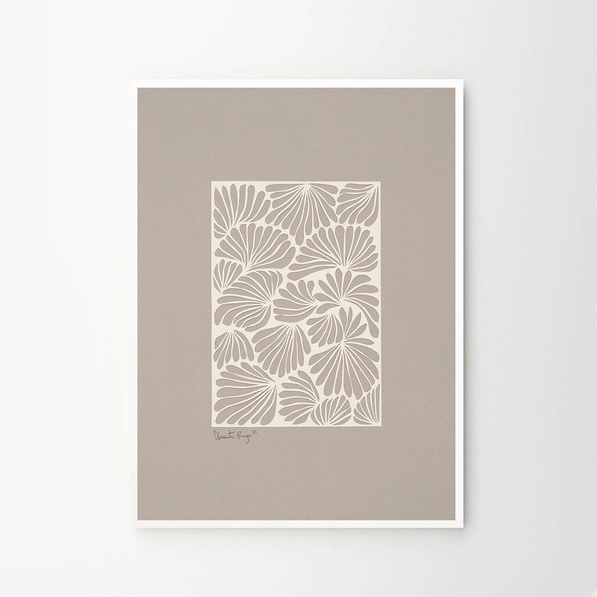 The Poster Club（ポスタークラブ）は、デンマーク・コペンハーゲンを拠点とするオンラインショップで、北欧デザインの高品質なポスターやアートプリントを専門に取り扱っています。新進気鋭の若手アーティストから世界的に活躍する作家まで、多彩なラインナップが魅力。北欧のライフスタイル、ファッション、インテリアデザインのトレンドを取り入れたミニマルで洗練された作品は、シンプルで上質な空間に自然と溶け込みます。ナチュラルインテリアや韓国風の部屋づくり、和モダンテイストにも調和し、アートを取り入れた暮らしを提案。世界中のインテリア雑誌やデザインメディアにも多数掲載されており、感度の高いユーザーからも厚い信頼を集めています。The Poster Clubは、アートプリントを通して日常に美とインスピレーションを届ける、北欧インテリア好きにおすすめのブランドです。