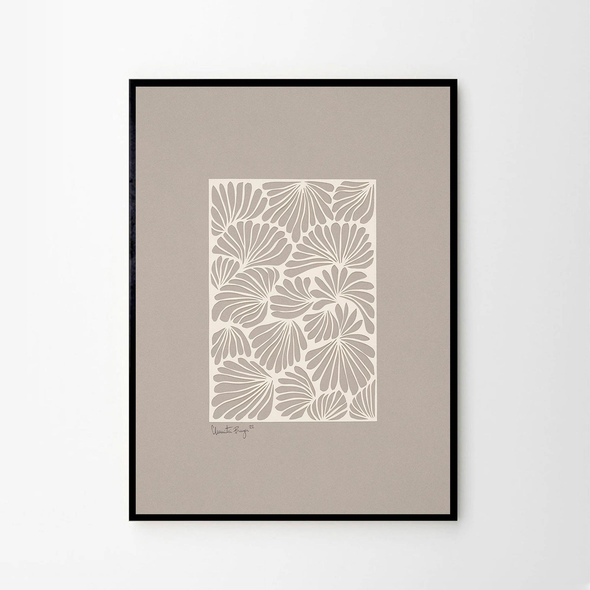 The Poster Club（ポスタークラブ）は、デンマーク・コペンハーゲンを拠点とするオンラインショップで、北欧デザインの高品質なポスターやアートプリントを専門に取り扱っています。新進気鋭の若手アーティストから世界的に活躍する作家まで、多彩なラインナップが魅力。北欧のライフスタイル、ファッション、インテリアデザインのトレンドを取り入れたミニマルで洗練された作品は、シンプルで上質な空間に自然と溶け込みます。ナチュラルインテリアや韓国風の部屋づくり、和モダンテイストにも調和し、アートを取り入れた暮らしを提案。世界中のインテリア雑誌やデザインメディアにも多数掲載されており、感度の高いユーザーからも厚い信頼を集めています。The Poster Clubは、アートプリントを通して日常に美とインスピレーションを届ける、北欧インテリア好きにおすすめのブランドです。