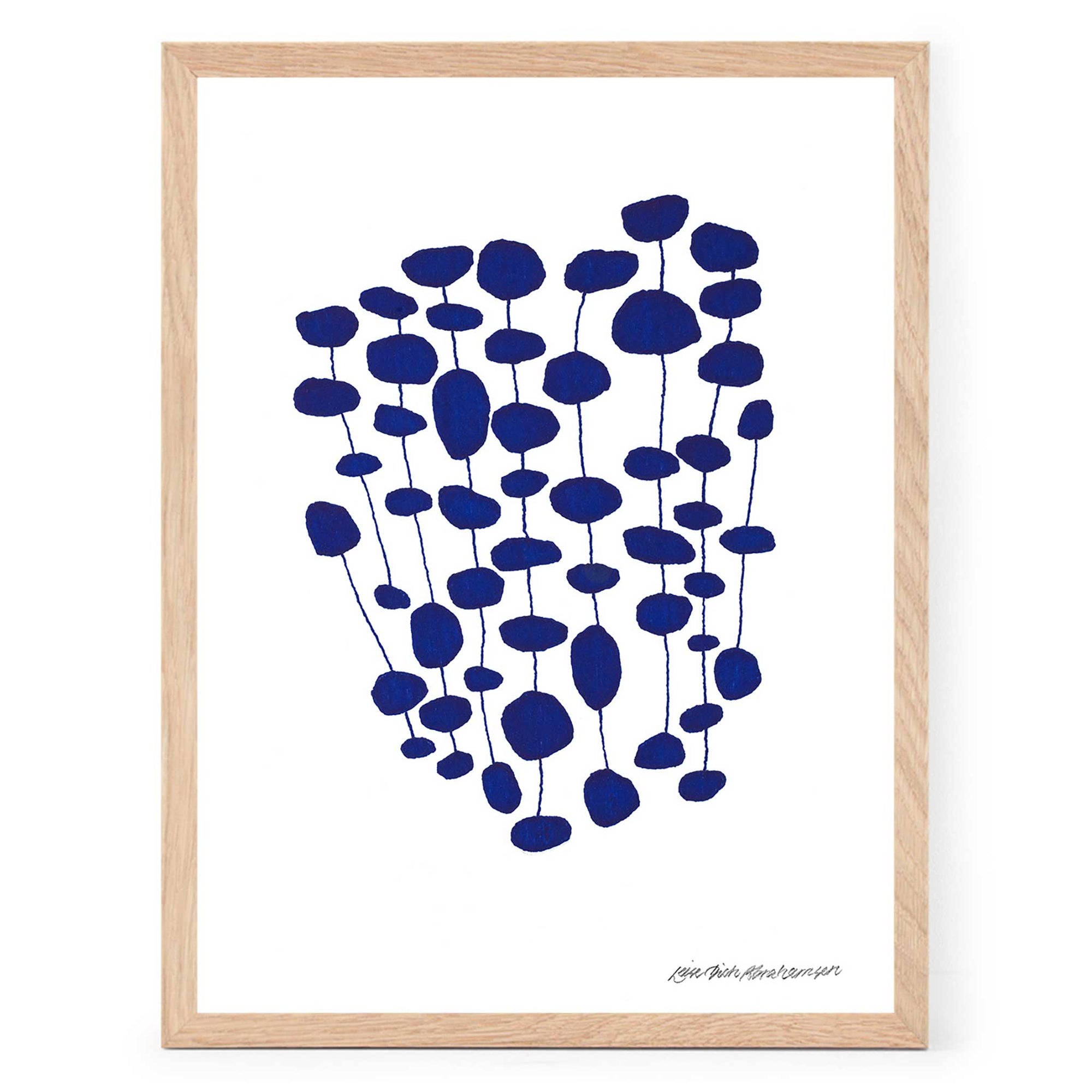 The Poster Club（ポスタークラブ）は、デンマーク・コペンハーゲンを拠点とするオンラインショップで、北欧デザインの高品質なポスターやアートプリントを専門に取り扱っています。新進気鋭の若手アーティストから世界的に活躍する作家まで、多彩なラインナップが魅力。北欧のライフスタイル、ファッション、インテリアデザインのトレンドを取り入れたミニマルで洗練された作品は、シンプルで上質な空間に自然と溶け込みます。ナチュラルインテリアや韓国風の部屋づくり、和モダンテイストにも調和し、アートを取り入れた暮らしを提案。世界中のインテリア雑誌やデザインメディアにも多数掲載されており、感度の高いユーザーからも厚い信頼を集めています。The Poster Clubは、アートプリントを通して日常に美とインスピレーションを届ける、北欧インテリア好きにおすすめのブランドです。