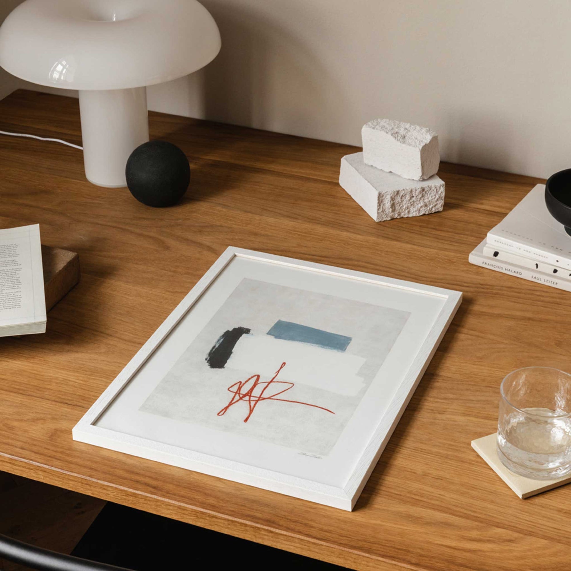 The Poster Club（ポスタークラブ）は、デンマーク・コペンハーゲンを拠点とするオンラインショップで、北欧デザインの高品質なポスターやアートプリントを専門に取り扱っています。新進気鋭の若手アーティストから世界的に活躍する作家まで、多彩なラインナップが魅力。北欧のライフスタイル、ファッション、インテリアデザインのトレンドを取り入れたミニマルで洗練された作品は、シンプルで上質な空間に自然と溶け込みます。ナチュラルインテリアや韓国風の部屋づくり、和モダンテイストにも調和し、アートを取り入れた暮らしを提案。世界中のインテリア雑誌やデザインメディアにも多数掲載されており、感度の高いユーザーからも厚い信頼を集めています。The Poster Clubは、アートプリントを通して日常に美とインスピレーションを届ける、北欧インテリア好きにおすすめのブランドです。