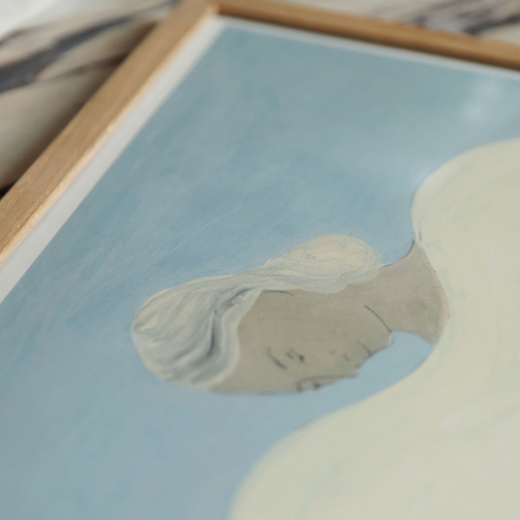 The Poster Club（ポスタークラブ）は、デンマーク・コペンハーゲンを拠点とするオンラインショップで、北欧デザインの高品質なポスターやアートプリントを専門に取り扱っています。新進気鋭の若手アーティストから世界的に活躍する作家まで、多彩なラインナップが魅力。北欧のライフスタイル、ファッション、インテリアデザインのトレンドを取り入れたミニマルで洗練された作品は、シンプルで上質な空間に自然と溶け込みます。ナチュラルインテリアや韓国風の部屋づくり、和モダンテイストにも調和し、アートを取り入れた暮らしを提案。世界中のインテリア雑誌やデザインメディアにも多数掲載されており、感度の高いユーザーからも厚い信頼を集めています。The Poster Clubは、アートプリントを通して日常に美とインスピレーションを届ける、北欧インテリア好きにおすすめのブランドです。