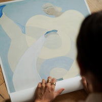 The Poster Club（ポスタークラブ）は、デンマーク・コペンハーゲンを拠点とするオンラインショップで、北欧デザインの高品質なポスターやアートプリントを専門に取り扱っています。新進気鋭の若手アーティストから世界的に活躍する作家まで、多彩なラインナップが魅力。北欧のライフスタイル、ファッション、インテリアデザインのトレンドを取り入れたミニマルで洗練された作品は、シンプルで上質な空間に自然と溶け込みます。ナチュラルインテリアや韓国風の部屋づくり、和モダンテイストにも調和し、アートを取り入れた暮らしを提案。世界中のインテリア雑誌やデザインメディアにも多数掲載されており、感度の高いユーザーからも厚い信頼を集めています。The Poster Clubは、アートプリントを通して日常に美とインスピレーションを届ける、北欧インテリア好きにおすすめのブランドです。