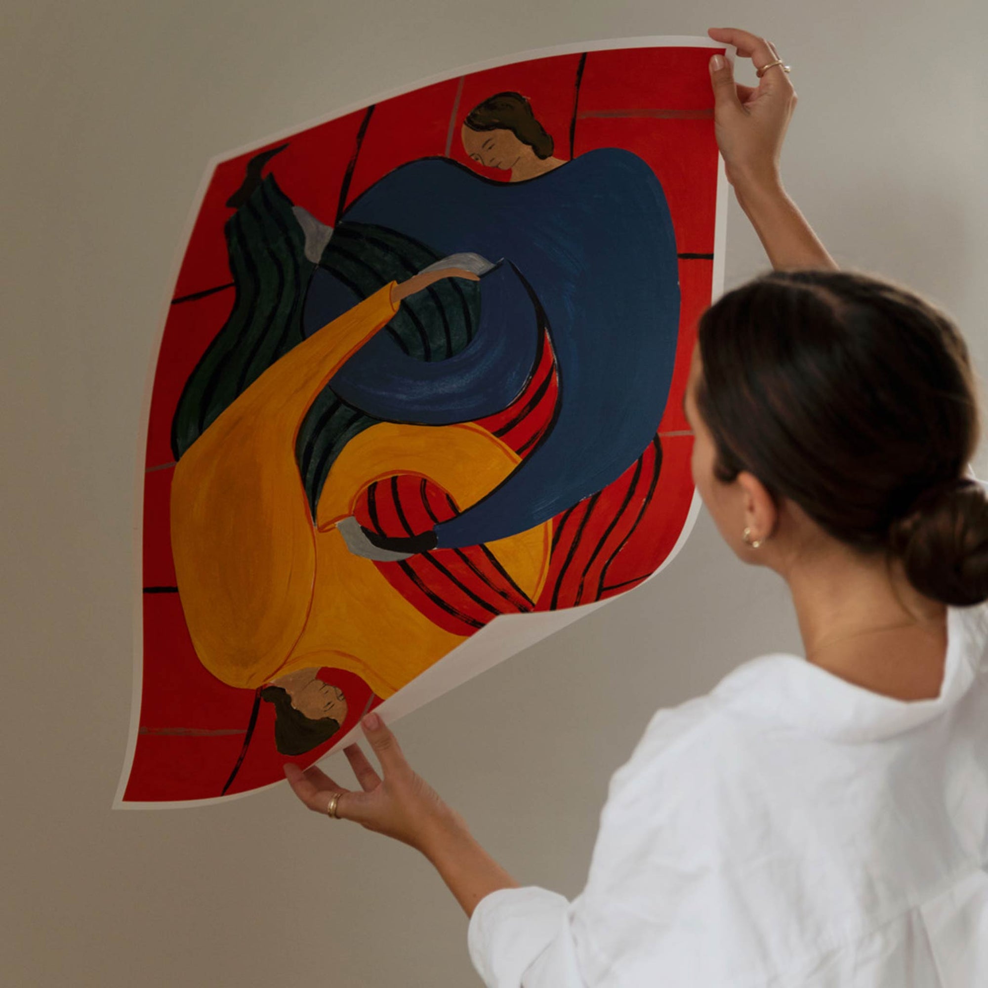 The Poster Club（ポスタークラブ）は、デンマーク・コペンハーゲンを拠点とするオンラインショップで、北欧デザインの高品質なポスターやアートプリントを専門に取り扱っています。新進気鋭の若手アーティストから世界的に活躍する作家まで、多彩なラインナップが魅力。北欧のライフスタイル、ファッション、インテリアデザインのトレンドを取り入れたミニマルで洗練された作品は、シンプルで上質な空間に自然と溶け込みます。ナチュラルインテリアや韓国風の部屋づくり、和モダンテイストにも調和し、アートを取り入れた暮らしを提案。世界中のインテリア雑誌やデザインメディアにも多数掲載されており、感度の高いユーザーからも厚い信頼を集めています。The Poster Clubは、アートプリントを通して日常に美とインスピレーションを届ける、北欧インテリア好きにおすすめのブランドです。