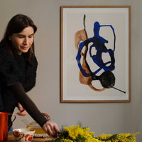 The Poster Club（ポスタークラブ）は、デンマーク・コペンハーゲンを拠点とするオンラインショップで、北欧デザインの高品質なポスターやアートプリントを専門に取り扱っています。新進気鋭の若手アーティストから世界的に活躍する作家まで、多彩なラインナップが魅力。北欧のライフスタイル、ファッション、インテリアデザインのトレンドを取り入れたミニマルで洗練された作品は、シンプルで上質な空間に自然と溶け込みます。ナチュラルインテリアや韓国風の部屋づくり、和モダンテイストにも調和し、アートを取り入れた暮らしを提案。世界中のインテリア雑誌やデザインメディアにも多数掲載されており、感度の高いユーザーからも厚い信頼を集めています。The Poster Clubは、アートプリントを通して日常に美とインスピレーションを届ける、北欧インテリア好きにおすすめのブランドです。