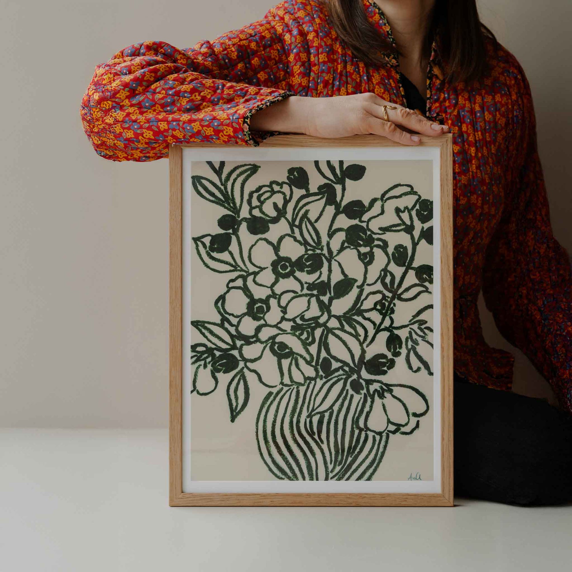 The Poster Club（ポスタークラブ）は、デンマーク・コペンハーゲンを拠点とするオンラインショップで、北欧デザインの高品質なポスターやアートプリントを専門に取り扱っています。新進気鋭の若手アーティストから世界的に活躍する作家まで、多彩なラインナップが魅力。北欧のライフスタイル、ファッション、インテリアデザインのトレンドを取り入れたミニマルで洗練された作品は、シンプルで上質な空間に自然と溶け込みます。ナチュラルインテリアや韓国風の部屋づくり、和モダンテイストにも調和し、アートを取り入れた暮らしを提案。世界中のインテリア雑誌やデザインメディアにも多数掲載されており、感度の高いユーザーからも厚い信頼を集めています。The Poster Clubは、アートプリントを通して日常に美とインスピレーションを届ける、北欧インテリア好きにおすすめのブランドです。