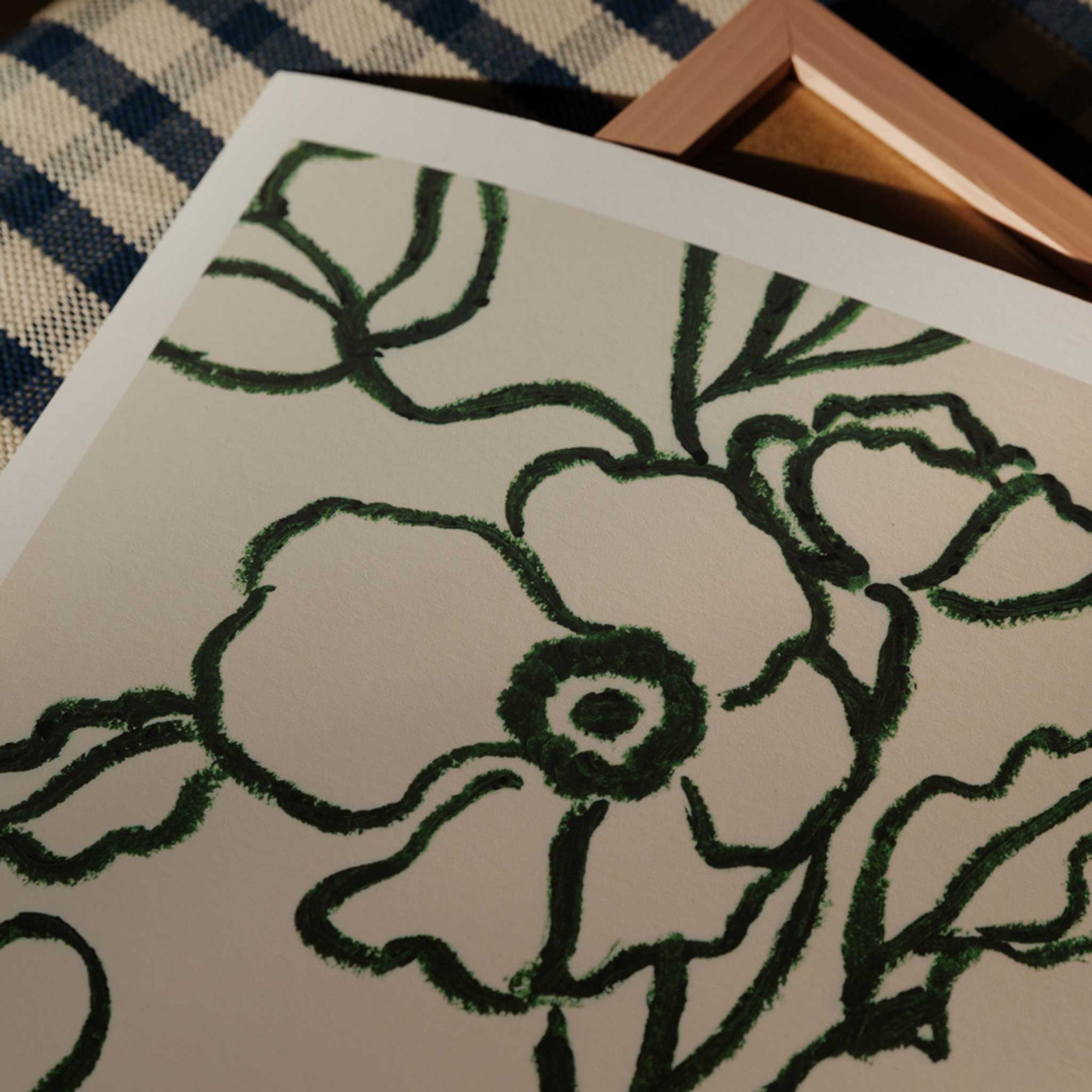 The Poster Club（ポスタークラブ）は、デンマーク・コペンハーゲンを拠点とするオンラインショップで、北欧デザインの高品質なポスターやアートプリントを専門に取り扱っています。新進気鋭の若手アーティストから世界的に活躍する作家まで、多彩なラインナップが魅力。北欧のライフスタイル、ファッション、インテリアデザインのトレンドを取り入れたミニマルで洗練された作品は、シンプルで上質な空間に自然と溶け込みます。ナチュラルインテリアや韓国風の部屋づくり、和モダンテイストにも調和し、アートを取り入れた暮らしを提案。世界中のインテリア雑誌やデザインメディアにも多数掲載されており、感度の高いユーザーからも厚い信頼を集めています。The Poster Clubは、アートプリントを通して日常に美とインスピレーションを届ける、北欧インテリア好きにおすすめのブランドです。