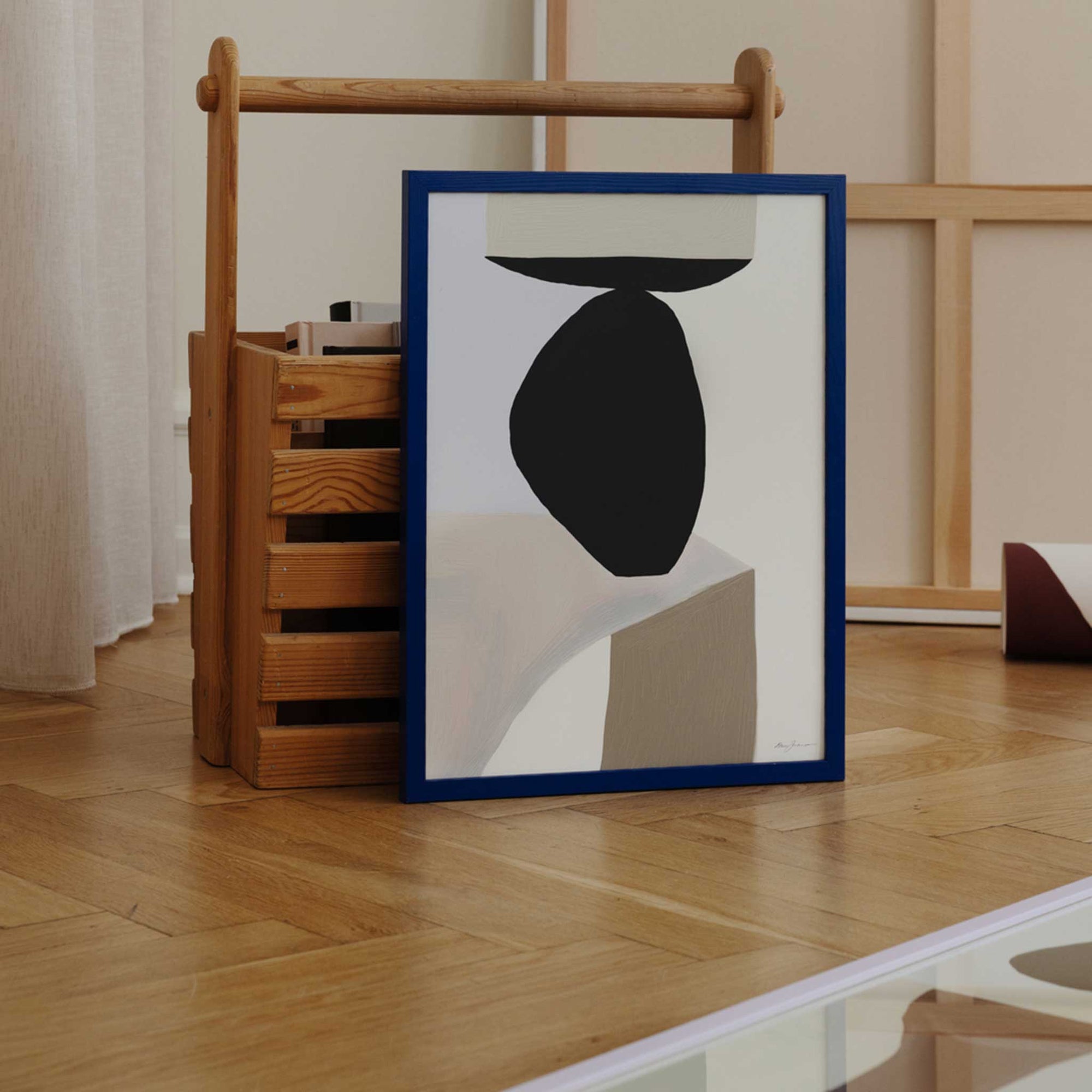 The Poster Club（ポスタークラブ）は、デンマーク・コペンハーゲンを拠点とするオンラインショップで、北欧デザインの高品質なポスターやアートプリントを専門に取り扱っています。新進気鋭の若手アーティストから世界的に活躍する作家まで、多彩なラインナップが魅力。北欧のライフスタイル、ファッション、インテリアデザインのトレンドを取り入れたミニマルで洗練された作品は、シンプルで上質な空間に自然と溶け込みます。ナチュラルインテリアや韓国風の部屋づくり、和モダンテイストにも調和し、アートを取り入れた暮らしを提案。世界中のインテリア雑誌やデザインメディアにも多数掲載されており、感度の高いユーザーからも厚い信頼を集めています。The Poster Clubは、アートプリントを通して日常に美とインスピレーションを届ける、北欧インテリア好きにおすすめのブランドです。