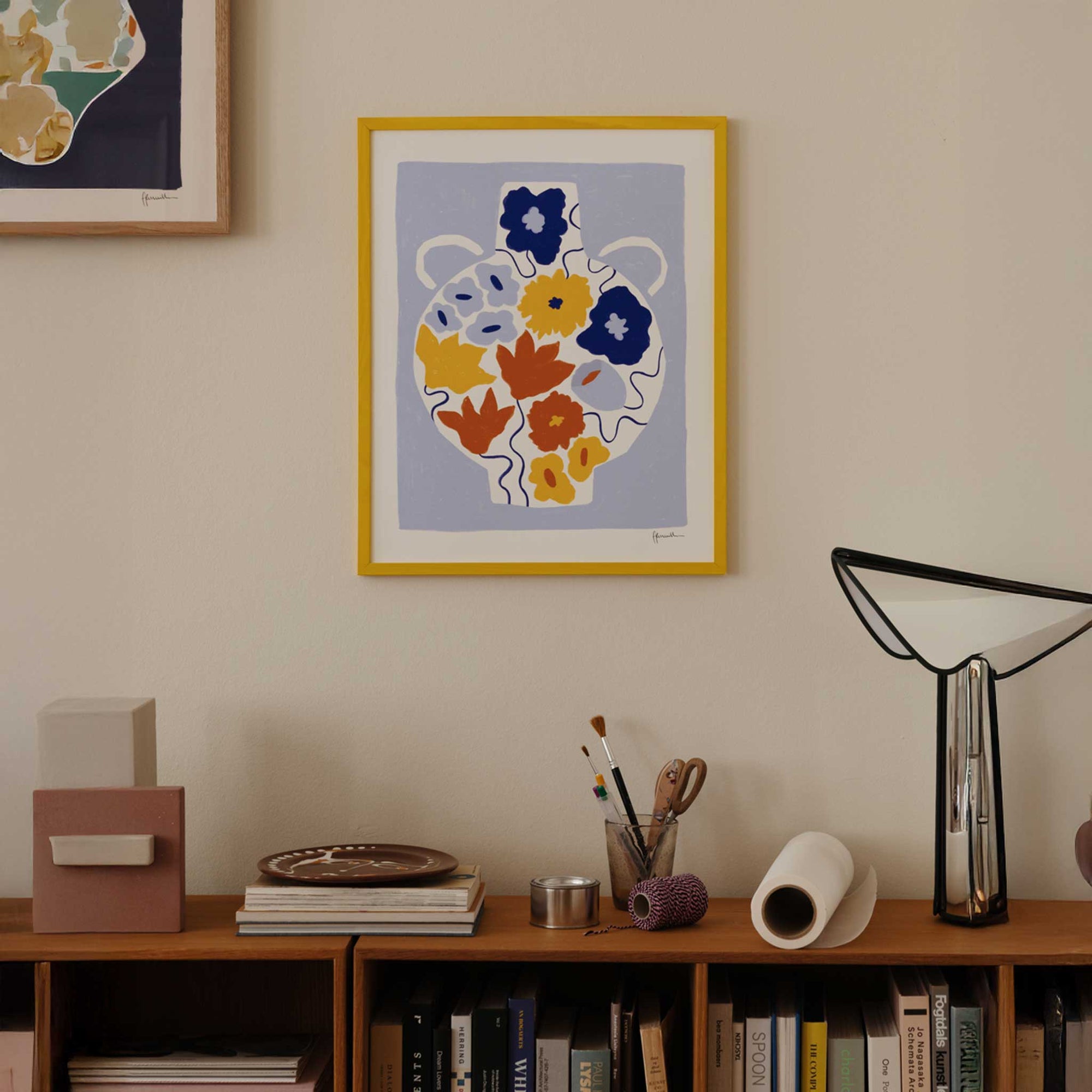 The Poster Club（ポスタークラブ）は、デンマーク・コペンハーゲンを拠点とするオンラインショップで、北欧デザインの高品質なポスターやアートプリントを専門に取り扱っています。新進気鋭の若手アーティストから世界的に活躍する作家まで、多彩なラインナップが魅力。北欧のライフスタイル、ファッション、インテリアデザインのトレンドを取り入れたミニマルで洗練された作品は、シンプルで上質な空間に自然と溶け込みます。ナチュラルインテリアや韓国風の部屋づくり、和モダンテイストにも調和し、アートを取り入れた暮らしを提案。世界中のインテリア雑誌やデザインメディアにも多数掲載されており、感度の高いユーザーからも厚い信頼を集めています。The Poster Clubは、アートプリントを通して日常に美とインスピレーションを届ける、北欧インテリア好きにおすすめのブランドです。