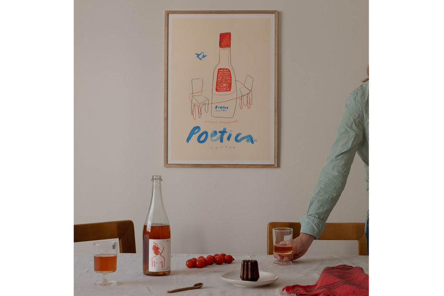 The Poster Club（ポスタークラブ）は、デンマーク・コペンハーゲンを拠点とするオンラインショップで、北欧デザインの高品質なポスターやアートプリントを専門に取り扱っています。新進気鋭の若手アーティストから世界的に活躍する作家まで、多彩なラインナップが魅力。北欧のライフスタイル、ファッション、インテリアデザインのトレンドを取り入れたミニマルで洗練された作品は、シンプルで上質な空間に自然と溶け込みます。ナチュラルインテリアや韓国風の部屋づくり、和モダンテイストにも調和し、アートを取り入れた暮らしを提案。世界中のインテリア雑誌やデザインメディアにも多数掲載されており、感度の高いユーザーからも厚い信頼を集めています。The Poster Clubは、アートプリントを通して日常に美とインスピレーションを届ける、北欧インテリア好きにおすすめのブランドです。