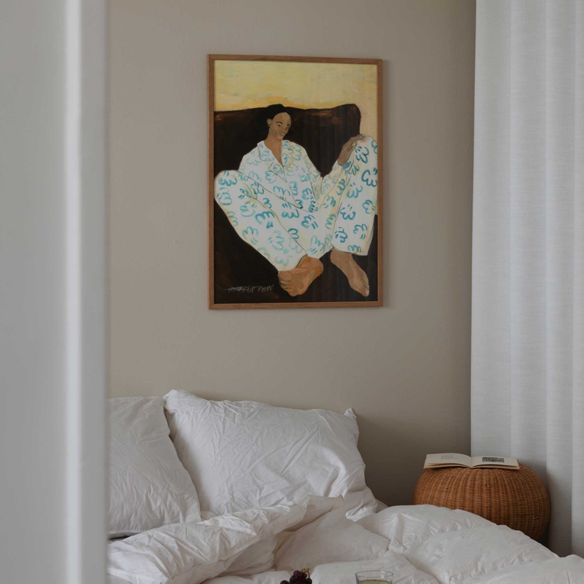 The Poster Club（ポスタークラブ）は、デンマーク・コペンハーゲンを拠点とするオンラインショップで、北欧デザインの高品質なポスターやアートプリントを専門に取り扱っています。新進気鋭の若手アーティストから世界的に活躍する作家まで、多彩なラインナップが魅力。北欧のライフスタイル、ファッション、インテリアデザインのトレンドを取り入れたミニマルで洗練された作品は、シンプルで上質な空間に自然と溶け込みます。ナチュラルインテリアや韓国風の部屋づくり、和モダンテイストにも調和し、アートを取り入れた暮らしを提案。世界中のインテリア雑誌やデザインメディアにも多数掲載されており、感度の高いユーザーからも厚い信頼を集めています。The Poster Clubは、アートプリントを通して日常に美とインスピレーションを届ける、北欧インテリア好きにおすすめのブランドです。