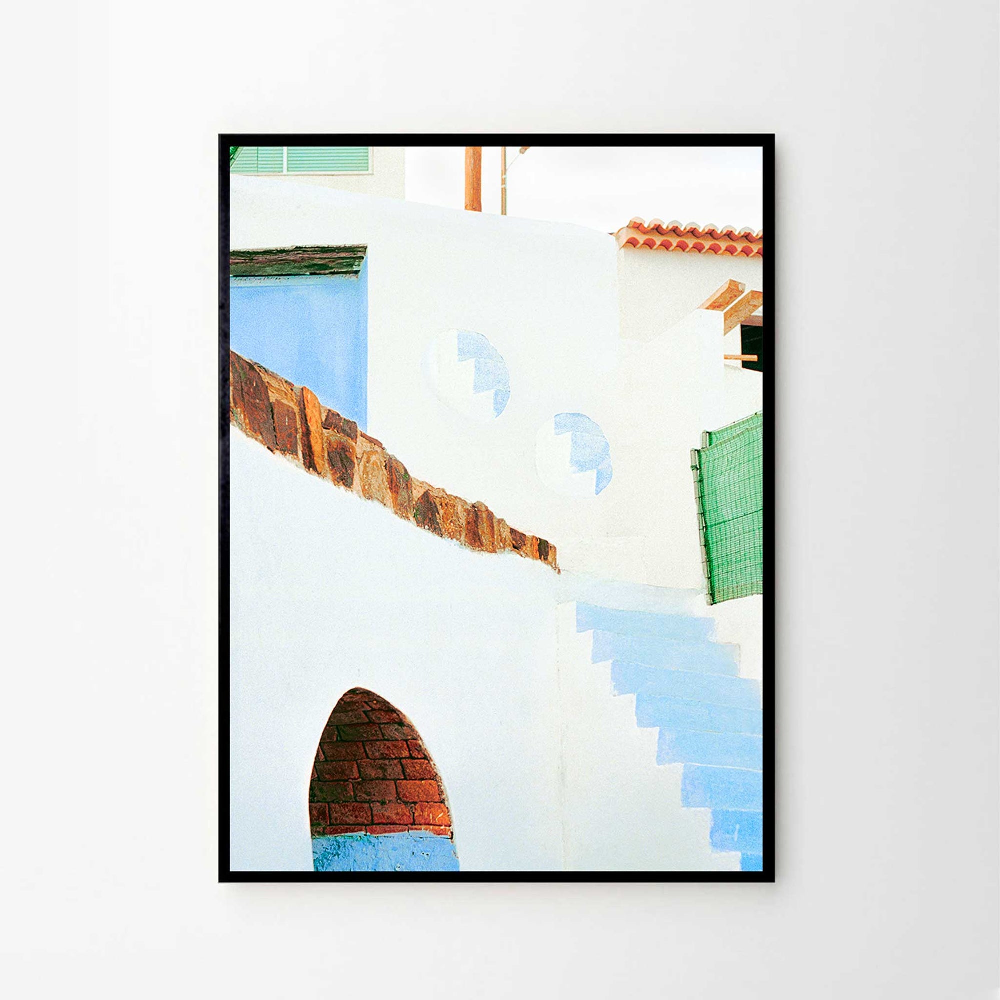 The Poster Club（ポスタークラブ）は、デンマーク・コペンハーゲンを拠点とするオンラインショップで、北欧デザインの高品質なポスターやアートプリントを専門に取り扱っています。新進気鋭の若手アーティストから世界的に活躍する作家まで、多彩なラインナップが魅力。北欧のライフスタイル、ファッション、インテリアデザインのトレンドを取り入れたミニマルで洗練された作品は、シンプルで上質な空間に自然と溶け込みます。ナチュラルインテリアや韓国風の部屋づくり、和モダンテイストにも調和し、アートを取り入れた暮らしを提案。世界中のインテリア雑誌やデザインメディアにも多数掲載されており、感度の高いユーザーからも厚い信頼を集めています。The Poster Clubは、アートプリントを通して日常に美とインスピレーションを届ける、北欧インテリア好きにおすすめのブランドです。