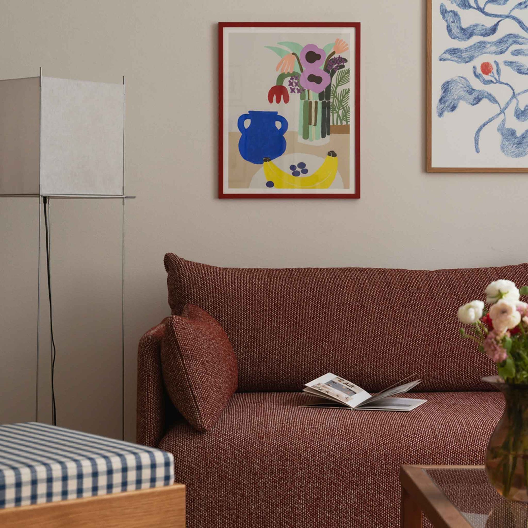 The Poster Club（ポスタークラブ）は、デンマーク・コペンハーゲンを拠点とするオンラインショップで、北欧デザインの高品質なポスターやアートプリントを専門に取り扱っています。新進気鋭の若手アーティストから世界的に活躍する作家まで、多彩なラインナップが魅力。北欧のライフスタイル、ファッション、インテリアデザインのトレンドを取り入れたミニマルで洗練された作品は、シンプルで上質な空間に自然と溶け込みます。ナチュラルインテリアや韓国風の部屋づくり、和モダンテイストにも調和し、アートを取り入れた暮らしを提案。世界中のインテリア雑誌やデザインメディアにも多数掲載されており、感度の高いユーザーからも厚い信頼を集めています。The Poster Clubは、アートプリントを通して日常に美とインスピレーションを届ける、北欧インテリア好きにおすすめのブランドです。