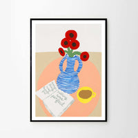 The Poster Club（ポスタークラブ）は、デンマーク・コペンハーゲンを拠点とするオンラインショップで、北欧デザインの高品質なポスターやアートプリントを専門に取り扱っています。新進気鋭の若手アーティストから世界的に活躍する作家まで、多彩なラインナップが魅力。北欧のライフスタイル、ファッション、インテリアデザインのトレンドを取り入れたミニマルで洗練された作品は、シンプルで上質な空間に自然と溶け込みます。ナチュラルインテリアや韓国風の部屋づくり、和モダンテイストにも調和し、アートを取り入れた暮らしを提案。世界中のインテリア雑誌やデザインメディアにも多数掲載されており、感度の高いユーザーからも厚い信頼を集めています。The Poster Clubは、アートプリントを通して日常に美とインスピレーションを届ける、北欧インテリア好きにおすすめのブランドです。