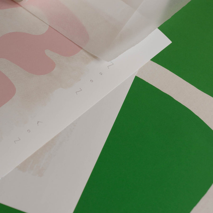 The Poster Club（ポスタークラブ）は、デンマーク・コペンハーゲンを拠点とするオンラインショップで、北欧デザインの高品質なポスターやアートプリントを専門に取り扱っています。新進気鋭の若手アーティストから世界的に活躍する作家まで、多彩なラインナップが魅力。北欧のライフスタイル、ファッション、インテリアデザインのトレンドを取り入れたミニマルで洗練された作品は、シンプルで上質な空間に自然と溶け込みます。ナチュラルインテリアや韓国風の部屋づくり、和モダンテイストにも調和し、アートを取り入れた暮らしを提案。世界中のインテリア雑誌やデザインメディアにも多数掲載されており、感度の高いユーザーからも厚い信頼を集めています。The Poster Clubは、アートプリントを通して日常に美とインスピレーションを届ける、北欧インテリア好きにおすすめのブランドです。