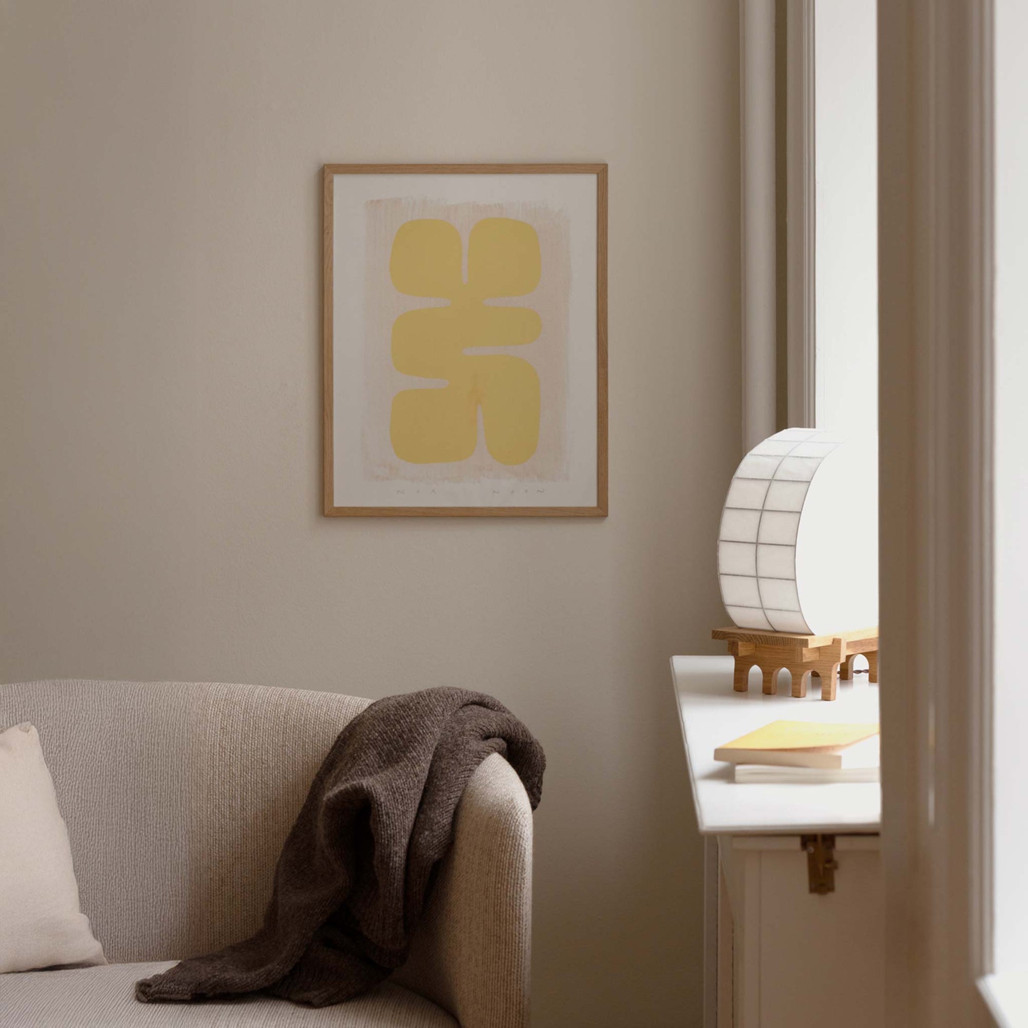 The Poster Club（ポスタークラブ）は、デンマーク・コペンハーゲンを拠点とするオンラインショップで、北欧デザインの高品質なポスターやアートプリントを専門に取り扱っています。新進気鋭の若手アーティストから世界的に活躍する作家まで、多彩なラインナップが魅力。北欧のライフスタイル、ファッション、インテリアデザインのトレンドを取り入れたミニマルで洗練された作品は、シンプルで上質な空間に自然と溶け込みます。ナチュラルインテリアや韓国風の部屋づくり、和モダンテイストにも調和し、アートを取り入れた暮らしを提案。世界中のインテリア雑誌やデザインメディアにも多数掲載されており、感度の高いユーザーからも厚い信頼を集めています。The Poster Clubは、アートプリントを通して日常に美とインスピレーションを届ける、北欧インテリア好きにおすすめのブランドです。