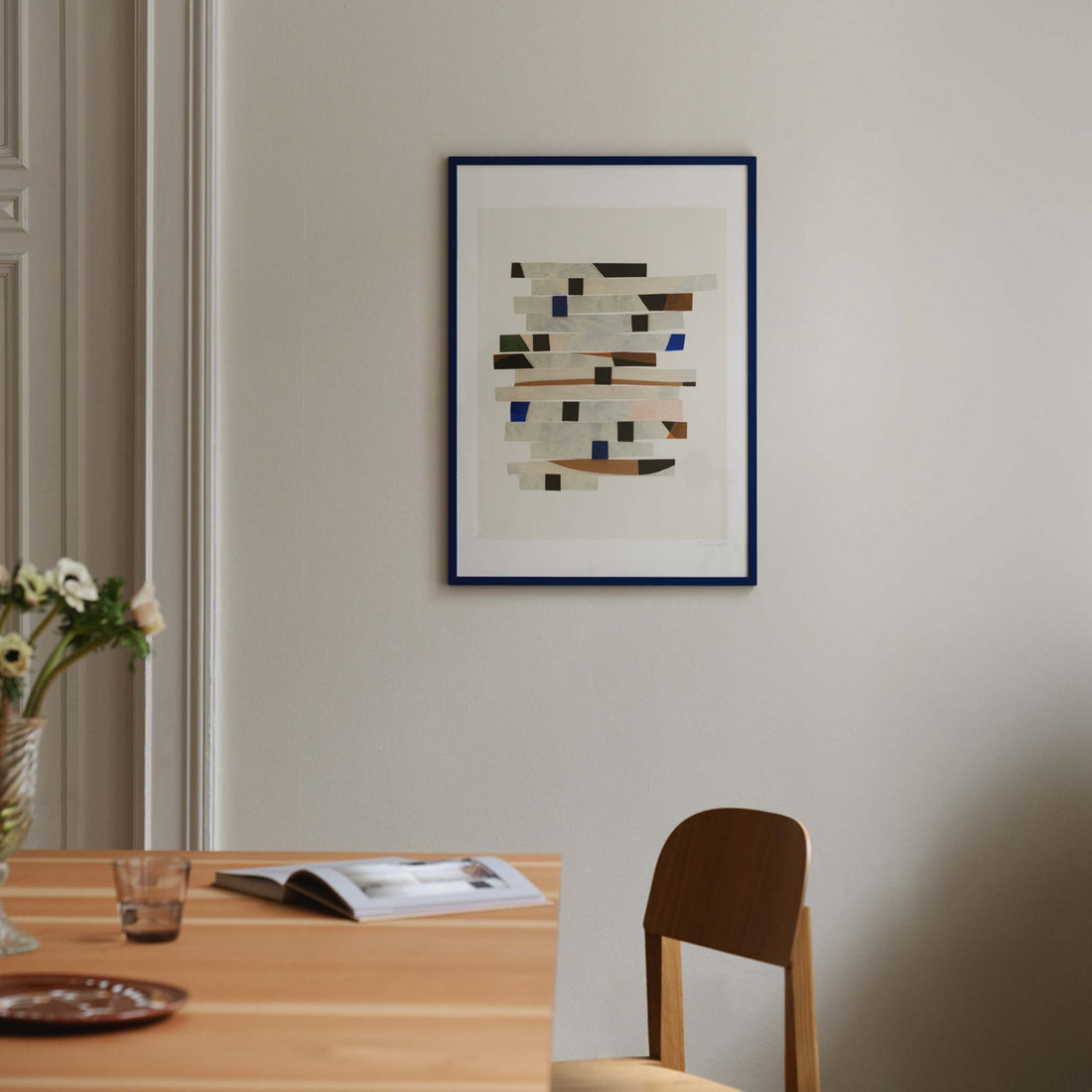 The Poster Club（ポスタークラブ）は、デンマーク・コペンハーゲンを拠点とするオンラインショップで、北欧デザインの高品質なポスターやアートプリントを専門に取り扱っています。新進気鋭の若手アーティストから世界的に活躍する作家まで、多彩なラインナップが魅力。北欧のライフスタイル、ファッション、インテリアデザインのトレンドを取り入れたミニマルで洗練された作品は、シンプルで上質な空間に自然と溶け込みます。ナチュラルインテリアや韓国風の部屋づくり、和モダンテイストにも調和し、アートを取り入れた暮らしを提案。世界中のインテリア雑誌やデザインメディアにも多数掲載されており、感度の高いユーザーからも厚い信頼を集めています。The Poster Clubは、アートプリントを通して日常に美とインスピレーションを届ける、北欧インテリア好きにおすすめのブランドです。